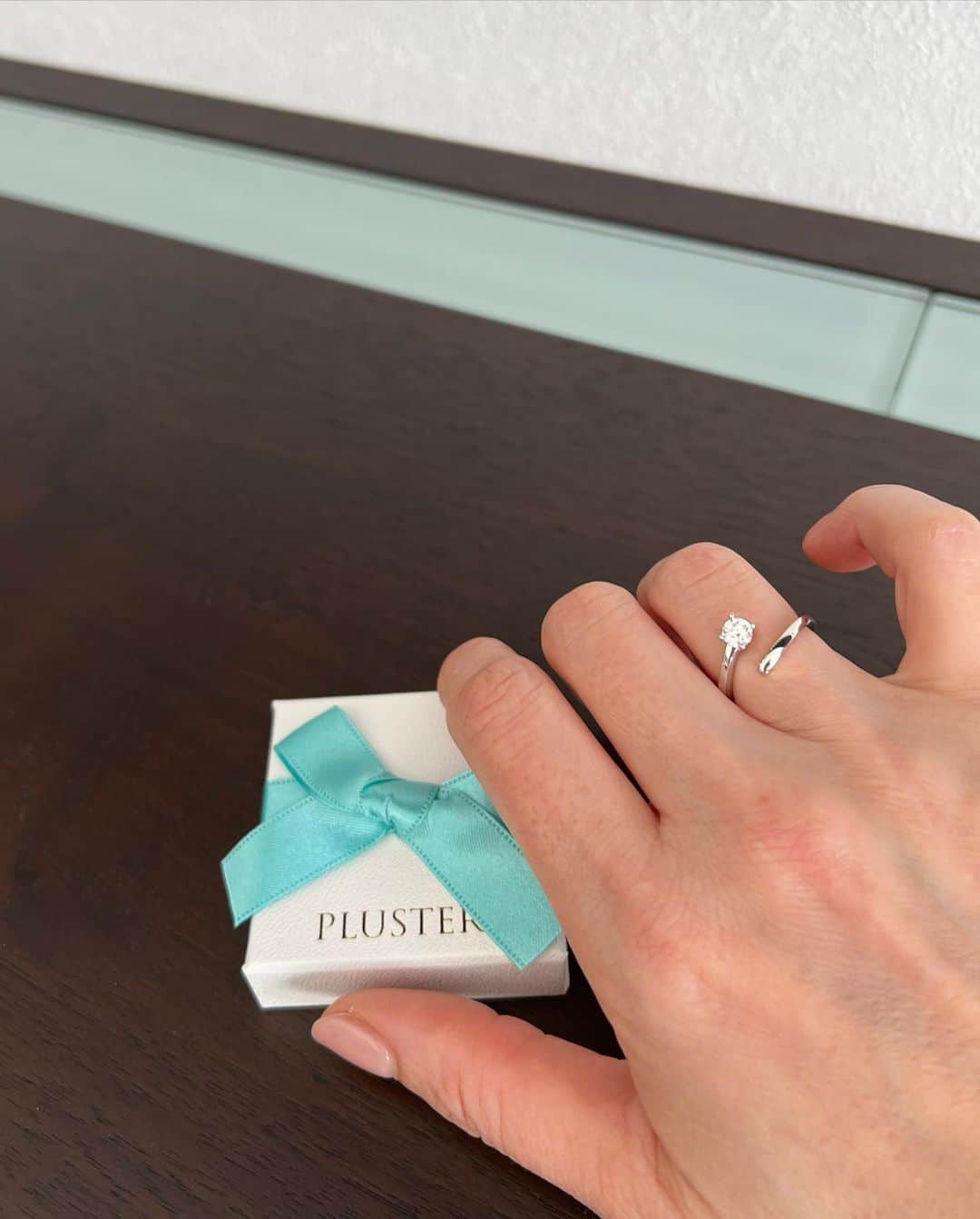 ImotoEtsuyo さんのインスタグラム写真 - (ImotoEtsuyo Instagram)「・ ・ 中指にしてるのは @pluster.jp  ・ MOISSANITE モアサナイト  のリング✨  ダイヤモンドを越える ⁉️ モアサナイトの圧倒的な　 美しさ。 ・ ・ 輝いています。　 ・ 薬指にしているのも @pluster.jp のリングです✨ ・ 最近はプラスターのジュエリーばかり つけています💎💎💎  @pluster.jp  #pluster #プラスター  #ジュエリー #jwellery  #accessories  #モアサナイト  #リング  #指輪  #輝き #キラキラ」6月24日 22時22分 - bisuhada