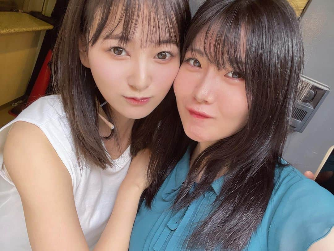 谷真理佳さんのインスタグラム写真 - (谷真理佳Instagram)「🐙 大阪に行きました🏃‍♀️  @haruka_kodama919  会う度、絶対焼肉なのですが大阪なのでたこ焼きにやきそば、気になっていたお蕎麦たべました🥴 とても美味しかった✨  5枚目はたこ焼き買った時に お店の方に貰った光る腕輪🤣 大阪また行きたい！ #大阪」6月24日 22時24分 - marika_tani