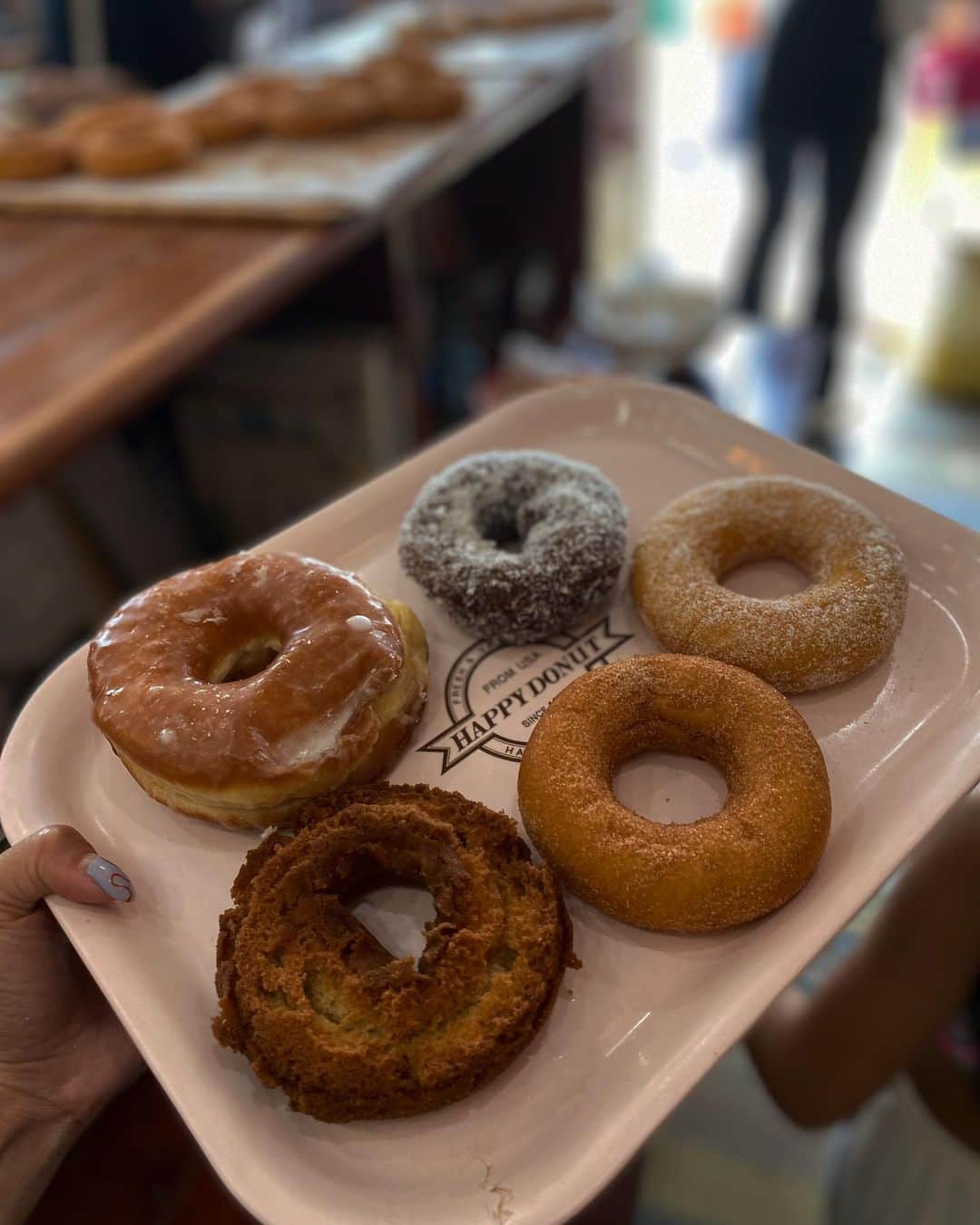 堀舞紀さんのインスタグラム写真 - (堀舞紀Instagram)「🍩🍿🥤  📍 happydonut茂原。  これが食べたかったんだけど めちゃくちゃ並んでて へこたれそぅになってたら cannyO が "並ぼう！" って勇気をくれたので 🤣 どーにかめげずにget!!!  結果ミラクルモチモチふあふあ で🫧🫧  飲み物だった😩〜  並んで買ったかいがあったって もんだぜ！！！  #ハッピードーナツ #donut #🍩 #cannyO」6月24日 20時55分 - mainohori