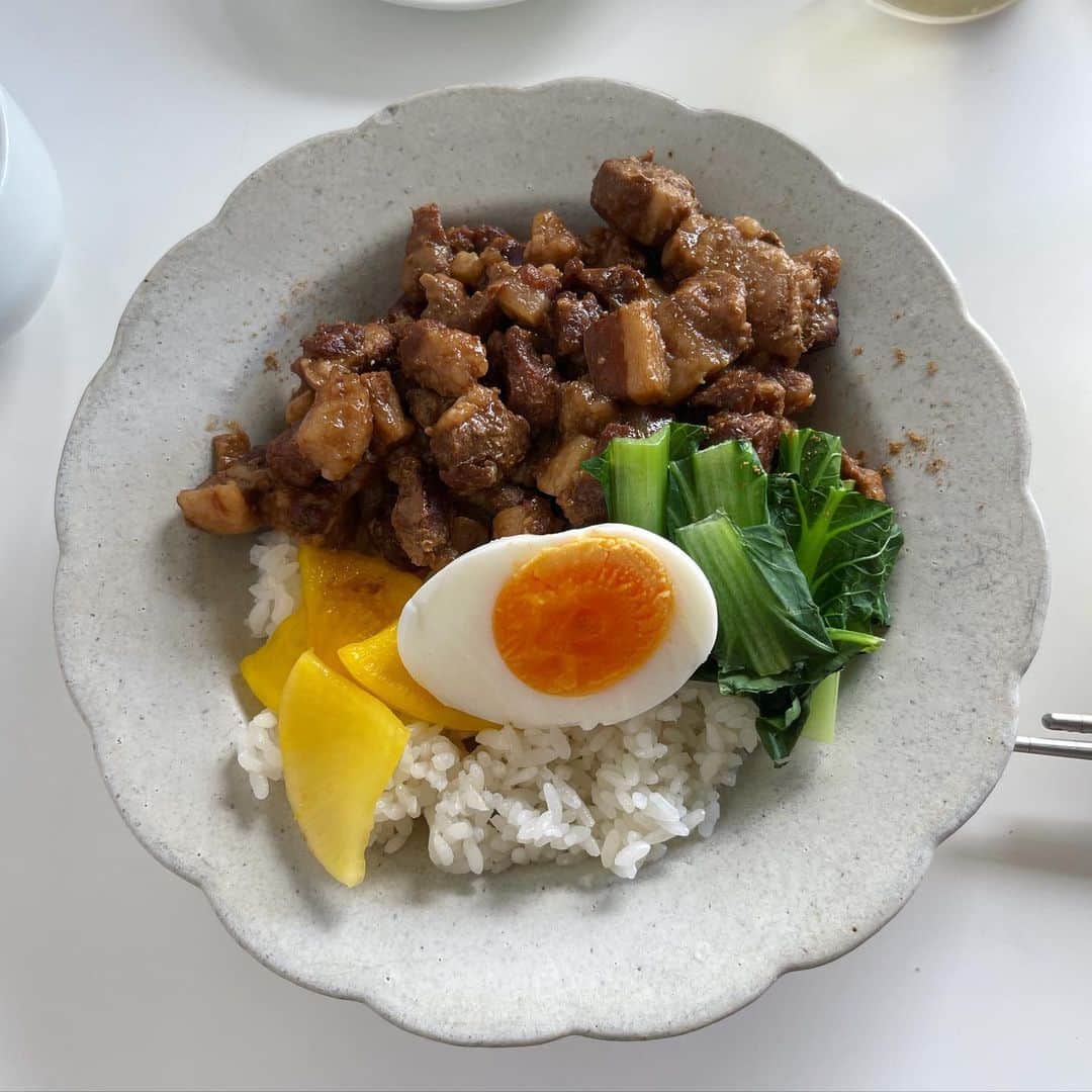 吉成亜美さんのインスタグラム写真 - (吉成亜美Instagram)「NOONさんの魯肉飯。  #目黒ランチ」6月24日 20時57分 - amiyoshinari