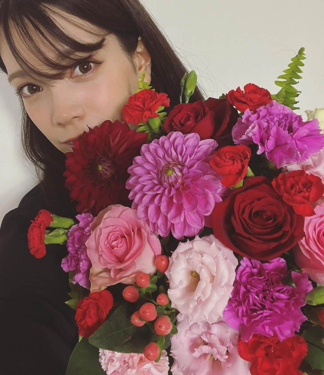 のインスタグラム：「. 💐🤍」