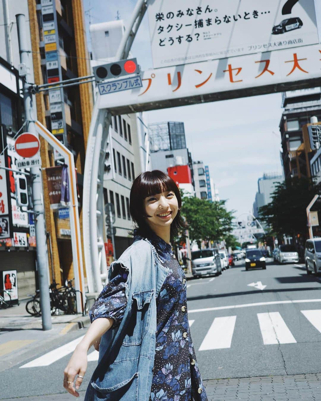 トヲルさんのインスタグラム写真 - (トヲルInstagram)「. . . 豚山に行きました🍜 . . model..yuka hair&photo..トヲル color.. @chi_kama_blanco  make.. @8momoo_blanco  fashion.. @minahoohanim  . . #ウルフカット #姫ウルフ #マッシュウルフ  #オレンジウルフ #デニムベスト #小花柄ワンピース」6月24日 21時15分 - toworu55