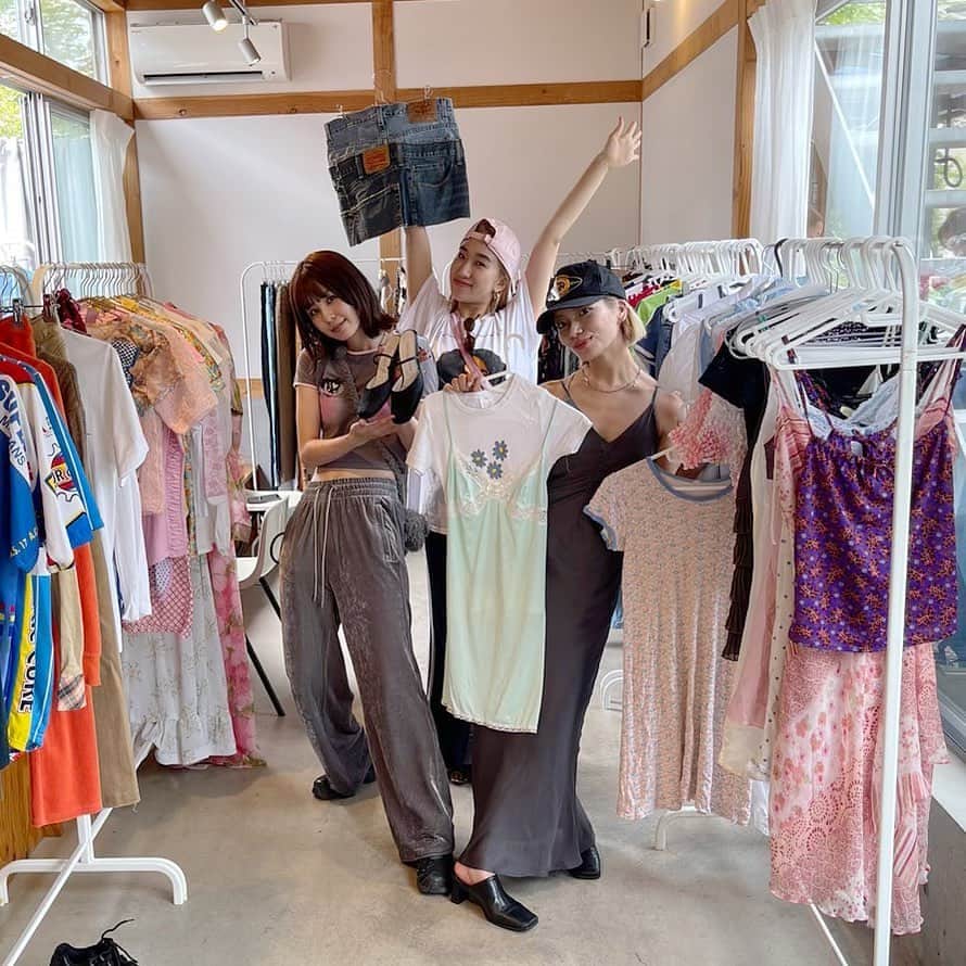 矢部ユウナのインスタグラム：「POPUP初日🤭  ご来店ありがとうございました！可愛いガールズコミュニティが沢山で楽しかった♡♡♡  明日も11:00〜20:00 ボーナストラック 東京都世田谷区代田2-36-12  お待ちしてます✨」