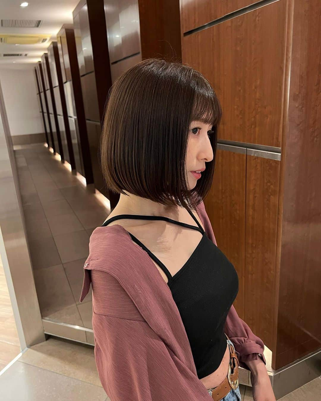 砂川陽香さんのインスタグラム写真 - (砂川陽香Instagram)「先日駆け込みで#ヘアメンテナンス 𓂃✂︎ 100年ぶりの(@unno0828 )さん😌  急だったのにも関わらず ありがとうございました🥺🙏  赤みも抑えられて大満足､､､🫶🏻  ㅤㅤㅤㅤㅤㅤㅤㅤㅤㅤㅤㅤㅤ ㅤㅤㅤㅤㅤㅤㅤㅤㅤㅤㅤㅤㅤ #ヘアメンテ#駆け込み寺#ビュートリアム#ビュートリアム広尾 #ワンレンボブ #サロンモデル東京 #ママモデル #sheinコーデ #shein購入品 #キャミ#3人ママ#3児のママ #ママ美容」6月24日 21時17分 - hirokattsunnnn