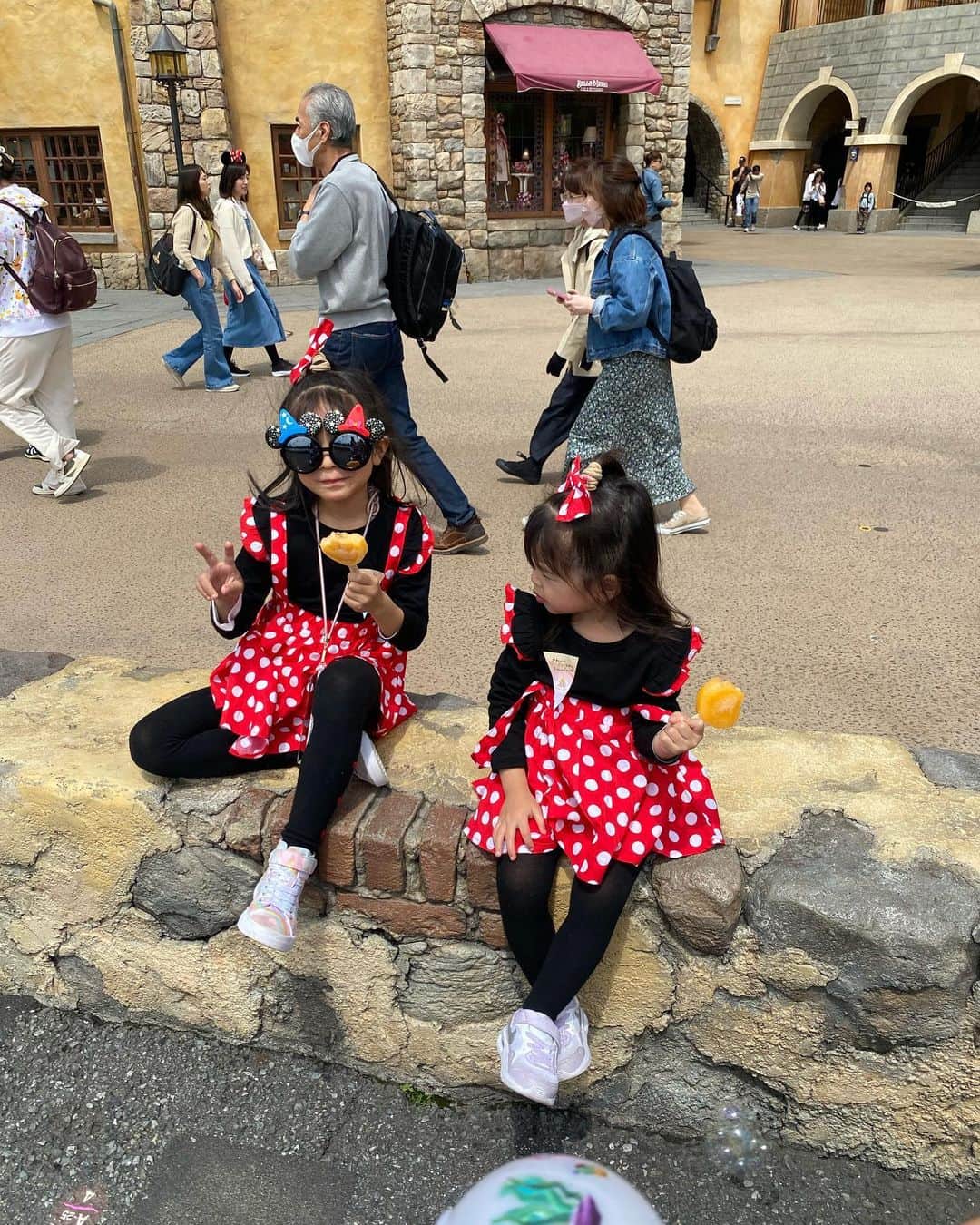 MARIKOさんのインスタグラム写真 - (MARIKOInstagram)「. . チビミニー🐭🎀🤍 . . . . . . . #ミニーコーデ  #ディズニーシー  #ディズニーコーデ  #minny #minnymouse  #姉妹#姉妹コーデ」6月24日 21時18分 - marichi.1010