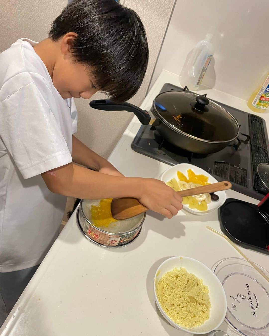 渡辺沙亜里のインスタグラム：「ユイちゃん誕生日おめでとう♡ 今回は手作りケーキでお祝いしました🥰  これからも元気でいてねーーー  @yui_watanabe624  @fumaclimb  #誕生日 #2歳 #ゆい #ミニチュアダックスフンド  #ブラックタン」