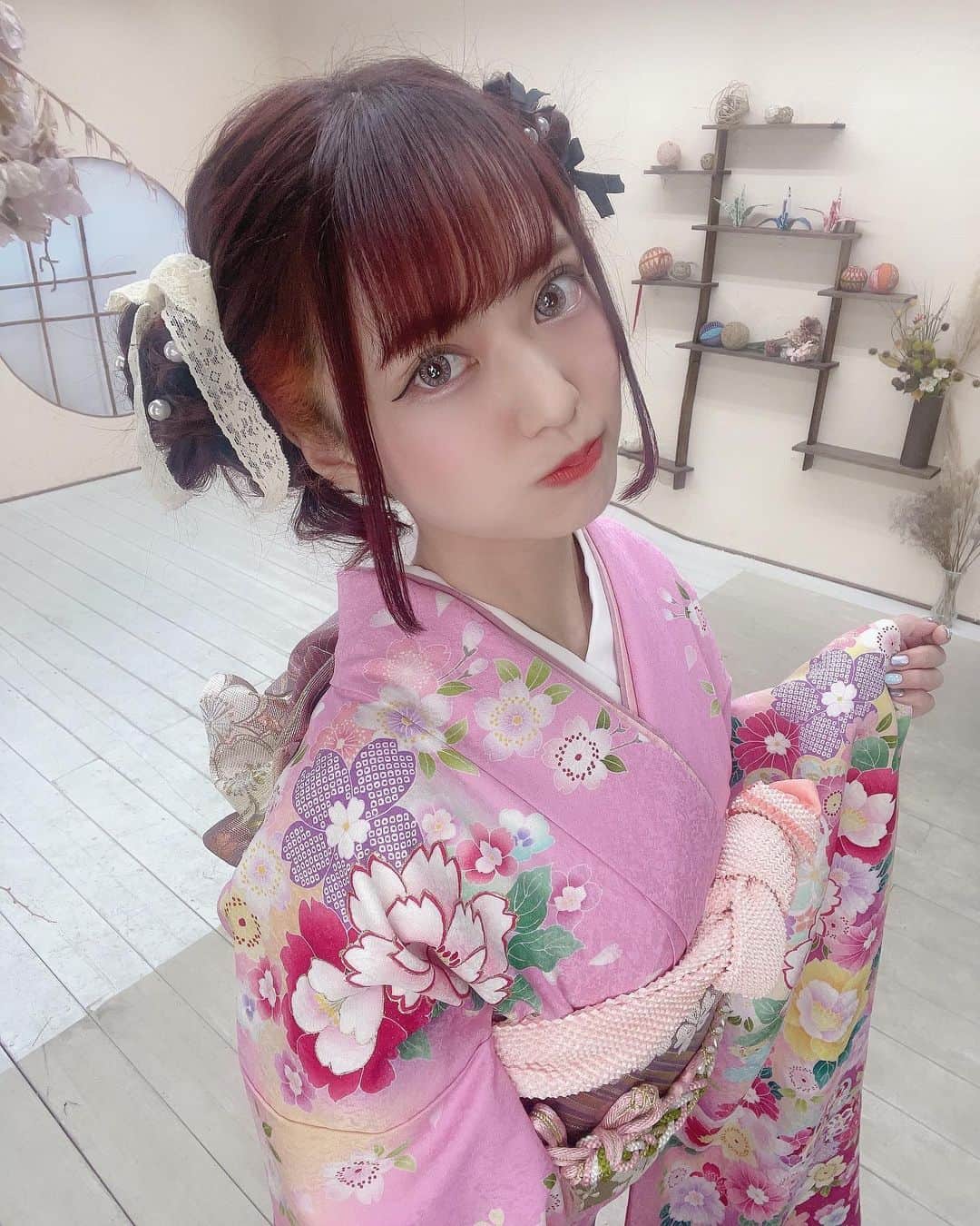 絵仁さんのインスタグラム写真 - (絵仁Instagram)「🍼🍼🍼🍼🍼 ♡ ♡ ♡ カラコンはいつも1day派なんだけど ひっっっさしぶりに1yearのを使ってみたよ✨✨ 14.0mmだから小さいかな〜💦って思ったけど 盛れるじゃーーーん૮ ｡. ̫ .｡ა 💓 ってなって愛用決定しました👁 14.0mmでこんなに盛れるのすごくないですか？🤔 私いつももう少し大きいの使ってた🤔 かわいい！私が使ってるのは 【Dione ～ディオネ～】グレー です！ @moon.official_com でGetしたよ〜🎀 ♡ ♡ ♡ #韓国カラコン #高発色レンズ #コスプレカラコン #シリコンハイドロゲル #カラーコンタクト #カラコン好きさんと繋がりたい #カラコンムーン #カラコンmoon PR」6月24日 21時34分 - eni_tc