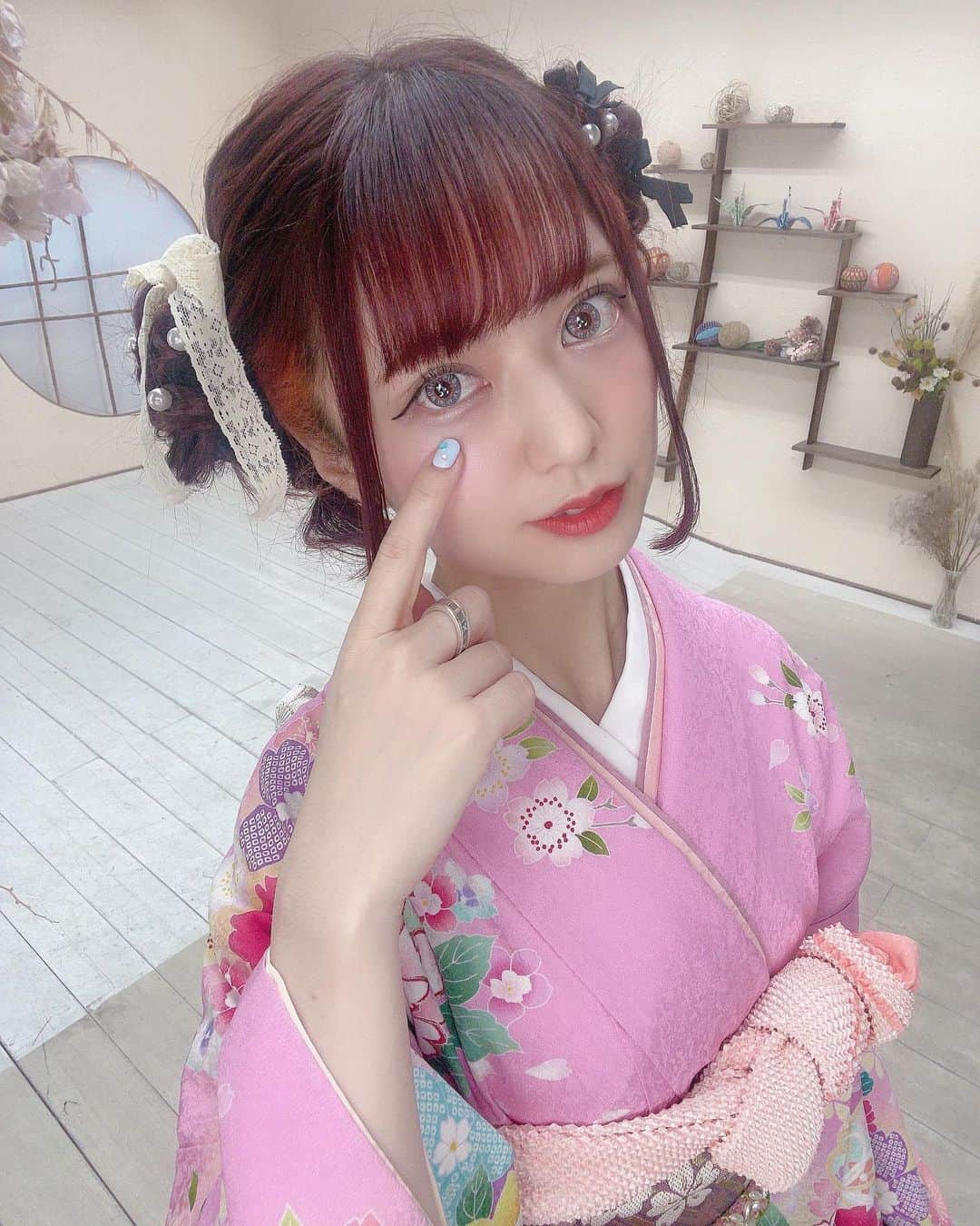 絵仁さんのインスタグラム写真 - (絵仁Instagram)「🍼🍼🍼🍼🍼 ♡ ♡ ♡ カラコンはいつも1day派なんだけど ひっっっさしぶりに1yearのを使ってみたよ✨✨ 14.0mmだから小さいかな〜💦って思ったけど 盛れるじゃーーーん૮ ｡. ̫ .｡ა 💓 ってなって愛用決定しました👁 14.0mmでこんなに盛れるのすごくないですか？🤔 私いつももう少し大きいの使ってた🤔 かわいい！私が使ってるのは 【Dione ～ディオネ～】グレー です！ @moon.official_com でGetしたよ〜🎀 ♡ ♡ ♡ #韓国カラコン #高発色レンズ #コスプレカラコン #シリコンハイドロゲル #カラーコンタクト #カラコン好きさんと繋がりたい #カラコンムーン #カラコンmoon PR」6月24日 21時34分 - eni_tc