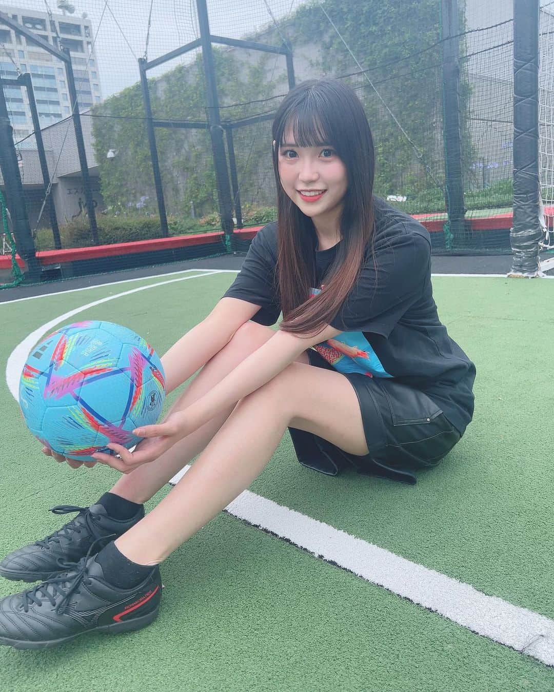 尾上美月のインスタグラム：「先日のサッカーショットです☺️✨📷⚽️  TikTokもまた投稿するのでぜひみてください😁🩵  #サッカー #フットサル #soccer #football #サッカー女子 #おすすめ  #ootd #ootdfashion #fyp #code #スポーツ女子 #スポーツ #コーデ」