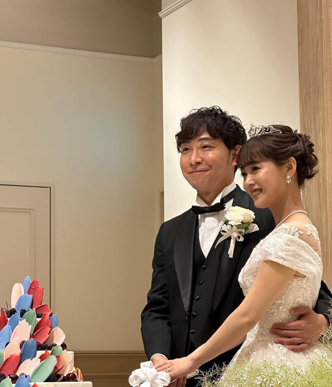 鎮西寿々歌さんのインスタグラム写真 - (鎮西寿々歌Instagram)「先日、新垣里沙さんとヤスタケさんの結婚式に、招待していただきました🥺♡ ガキさんがずーーーーっと美しくて可愛くて、胸いっぱいの挙式、披露宴でした。。 色々なサプライズもあり本当に超めでたい時間🥹 ガキさん、ヤスタケさん、末永くお幸せにお過ごしくださいませ👰‍♀️🤵‍♂️✨🩵  ずっと隣にいてくれたえりなっちありがとう🥺」6月24日 21時52分 - tarasuzuka24