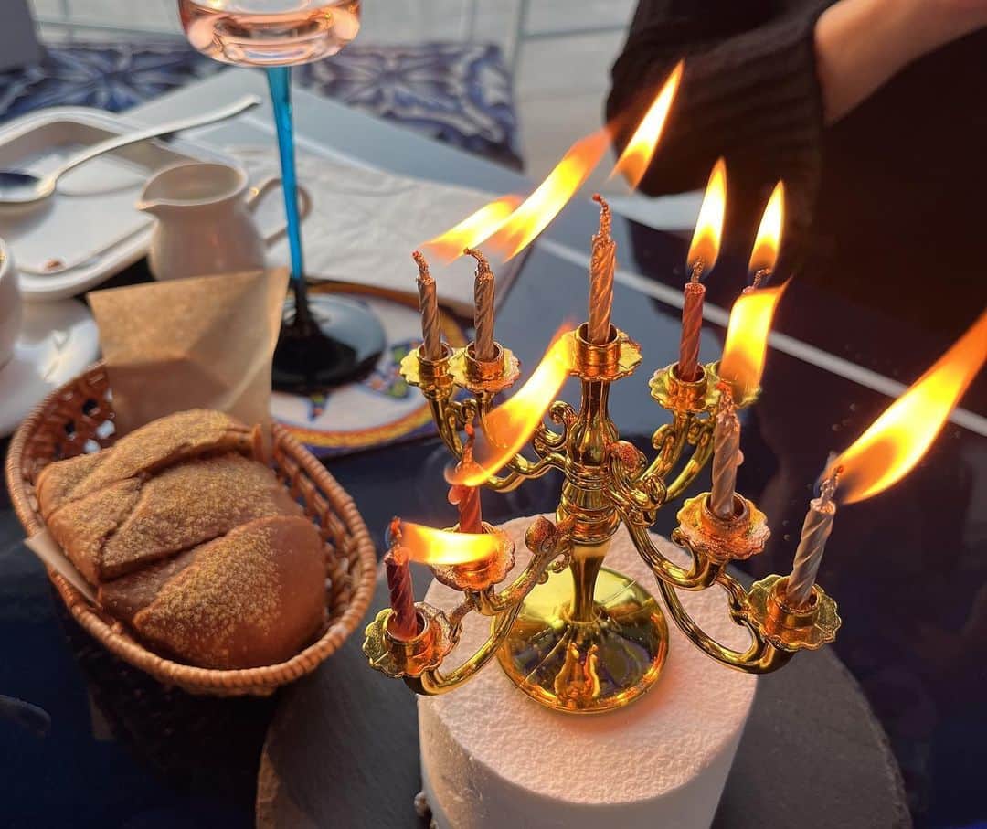 ハン・チェアさんのインスタグラム写真 - (ハン・チェアInstagram)「윗집 아지매 생파 🍾 이번엔 아이들 잠시두고 어른들만. 🥂 5시에만나 7시반에 부리나케 집으로 돌아왔지만. 신선했음 ㅋ @060307s #무알콜샴페인 👏🏻 생일축하해 주영찡🩵🩵」6月24日 21時56分 - chaea_han