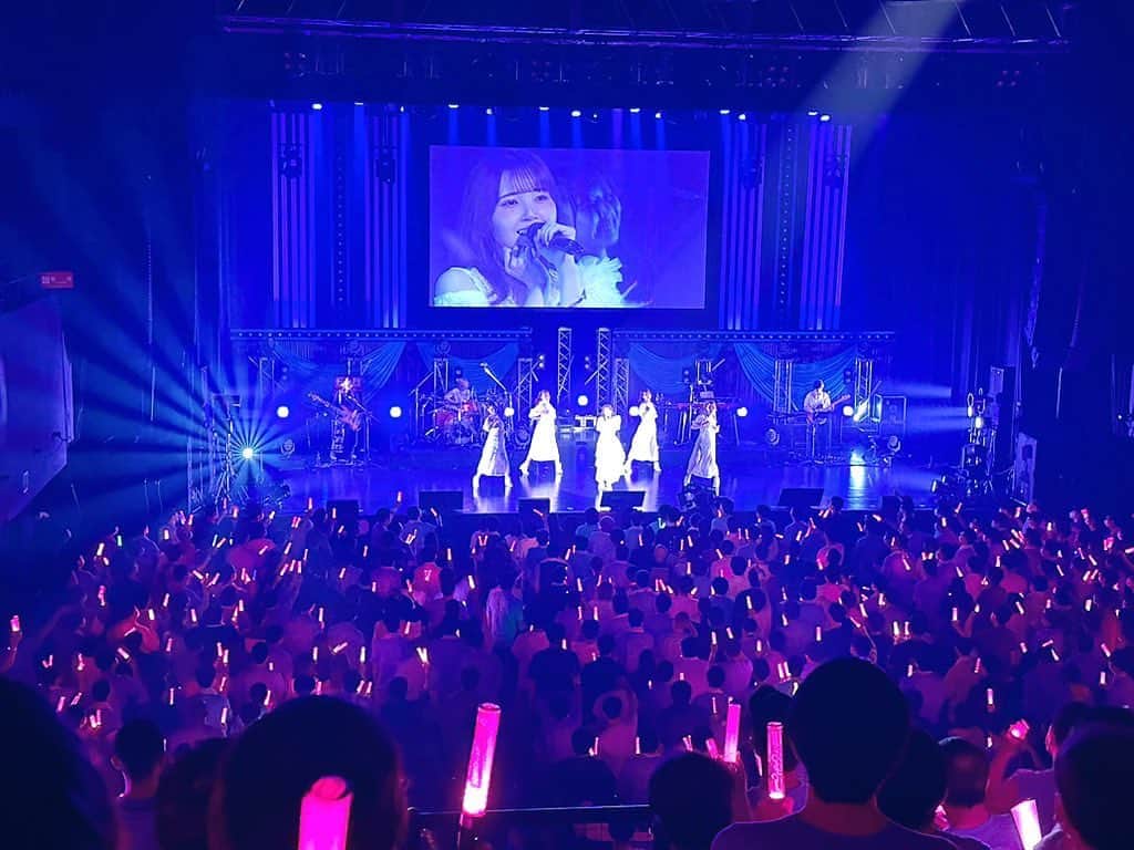 鬼頭明里のインスタグラム：「✨✨✨✨✨✨ #鬼頭明里 Zepp Tour 2023「Glow up!!」 ✨✨✨✨✨✨  4公演無事に終了👏👏 無事に完走できたのも皆さんのおかげです‼️  初の声出しライブ🎤 めちゃくちゃ最高でした🙌  5th Singleも発表されました🦮 これからも走り続けていきますので 応援よろしくお願いします‼️」