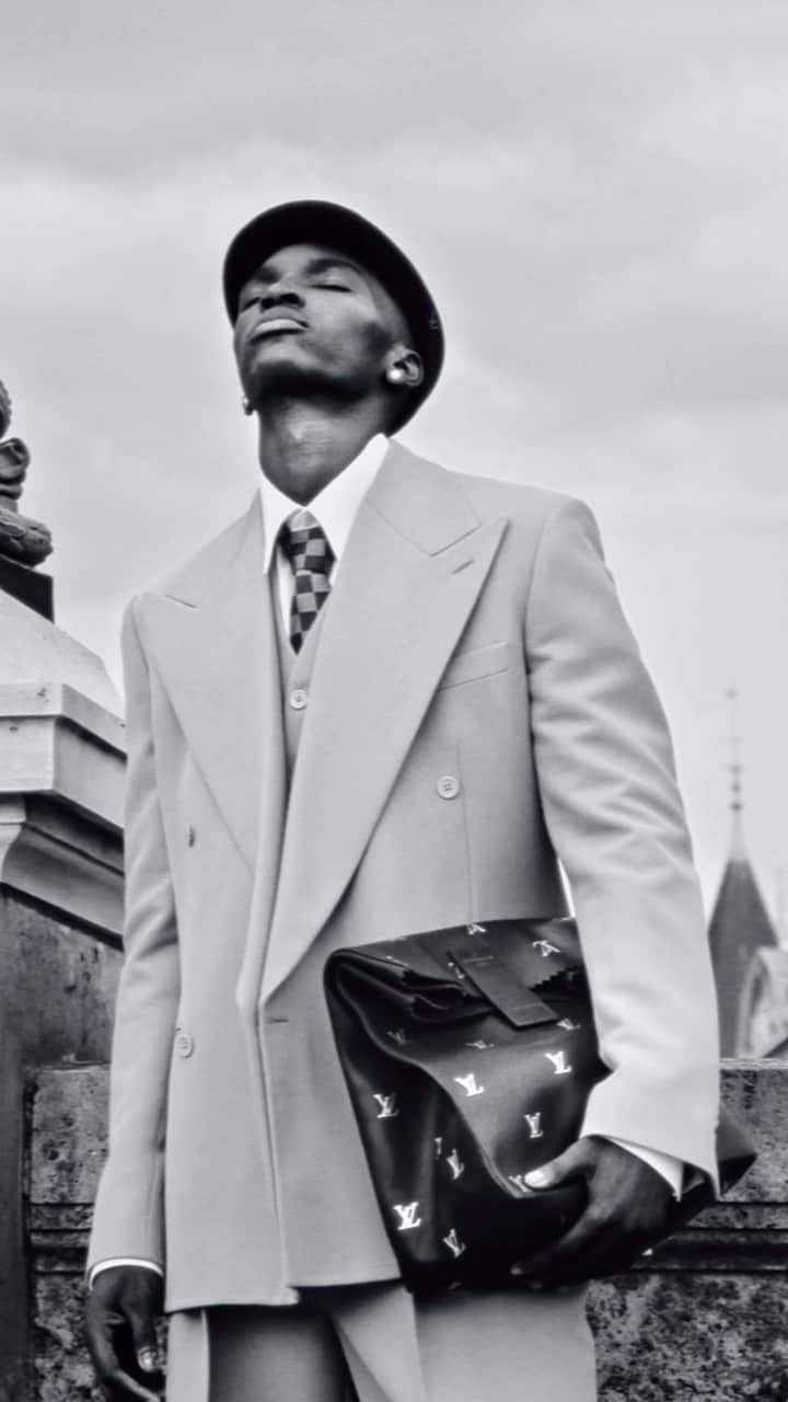 のインスタグラム：「Men’s Spring-Summer 2024 Show. The spirit of Louis Vuitton is personified through the Monogram and Damier motifs, revisited in Pharrell Williams’ collection with an avant-garde synergy. Watch the full show via link in bio.   #LVMenSS24 #LouisVuitton #PharrellWilliams」
