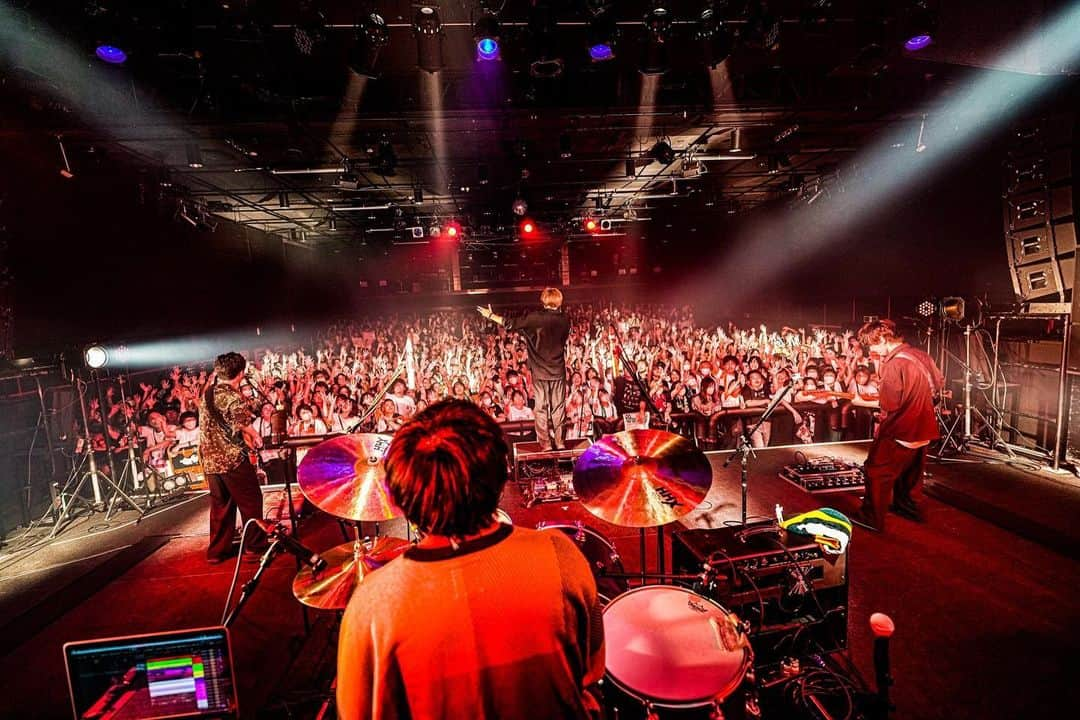 フレデリックさんのインスタグラム写真 - (フレデリックInstagram)「FC会員限定ツアー🏠 「Home Party Tour 2023 " #MAZIMENIFUMAZIME “」  ▶️次回名古屋ワンマン 2024 01/12(金) 愛知•Zepp Nagoya  01/13(土) 愛知•Zepp Nagoya  チケット先行受付中！  #風 #嫌いじゃない #はわはわ #HomePartyTour2023 #フレデリック #frederic #frdc #フレハウス 📸 @heterover.hiro」6月24日 22時02分 - frederigram