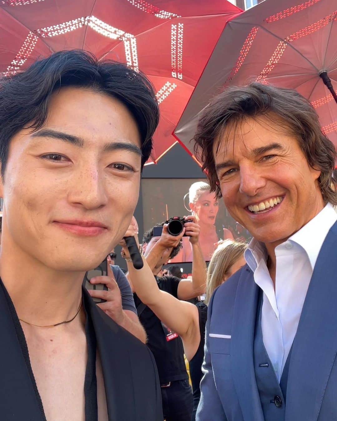 修一朗のインスタグラム：「『Mission: Impossible 7』 ローマプレミア歩いた🕺💣💥　Thanks @paramountpics ‼︎」