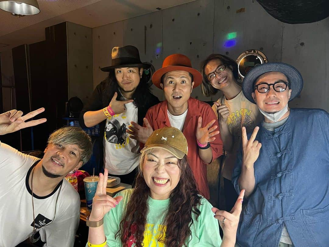 松本浩代のインスタグラム：「なんと…！ FUNKIST ライブに行ってきました ln 沖縄🌺  沖縄到着後、SNSを見ているとFUNKISTが那覇でライブ開催情報をGET !! ライブ慣れしてないので、悩んだけど、沖縄でFUNKISTのライブに行けることなんてこの先なかなかない！結果は…  「最高でした‼️」  私の語彙力…（ ; ; ） ライブからのパワーと合間の皆さんの言葉。 本当に素晴らしすぎて、この空間をたくさん感じ続けられたらポジティブに進んでいけるんだろうなって。  行って良かった！  さぁ、松本浩代パワー満タン！ 明日は那覇で暴れんぞ🔥  #FUNKIST #松本浩代　#hiroyomatsumoto #OZアカデミー」