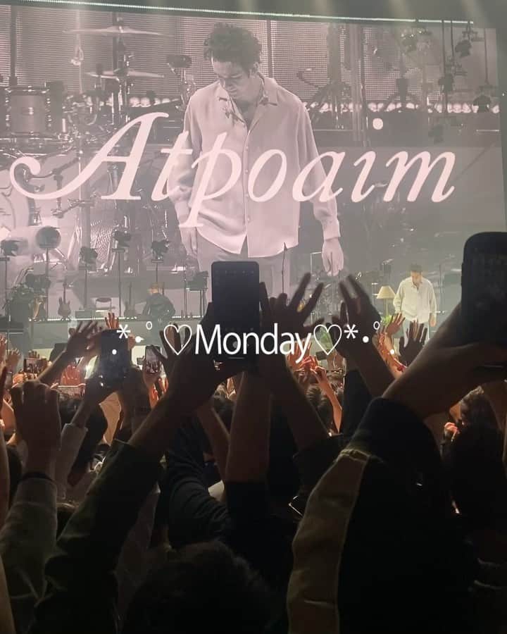 AKIKOのインスタグラム：「« Today is… Saturday but let me share some stuff that happened on past Mondays »  ♡.˚‧º‧┈┈┈┈┈┈┈┈┈┈┈┈┈┈┈┈┈‧º·˚.♡  Find new filter « Today is… » from the filter tab!  ♡.˚‧º‧┈┈┈┈┈┈┈┈┈┈┈┈┈┈┈┈┈‧º·˚.♡  1. The 1975 concert  2. New filter ✨ 3. No fan got to kiss Marty Healey unfortunately 🙄 4. Prosciutto e Melone 5. Wedding in Copenhagen  6. Green apple 🍏」