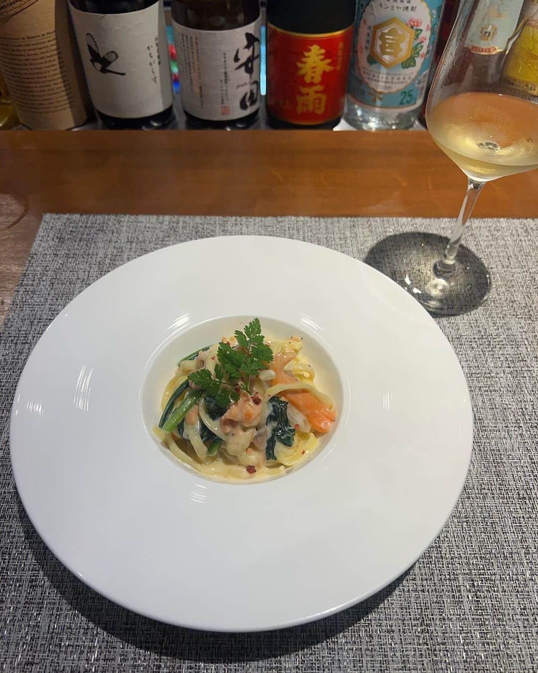 ローストパースニップ、マルメロ、カラメル玉ねぎのサラダ、プリザーブドレモン添えのレシピ