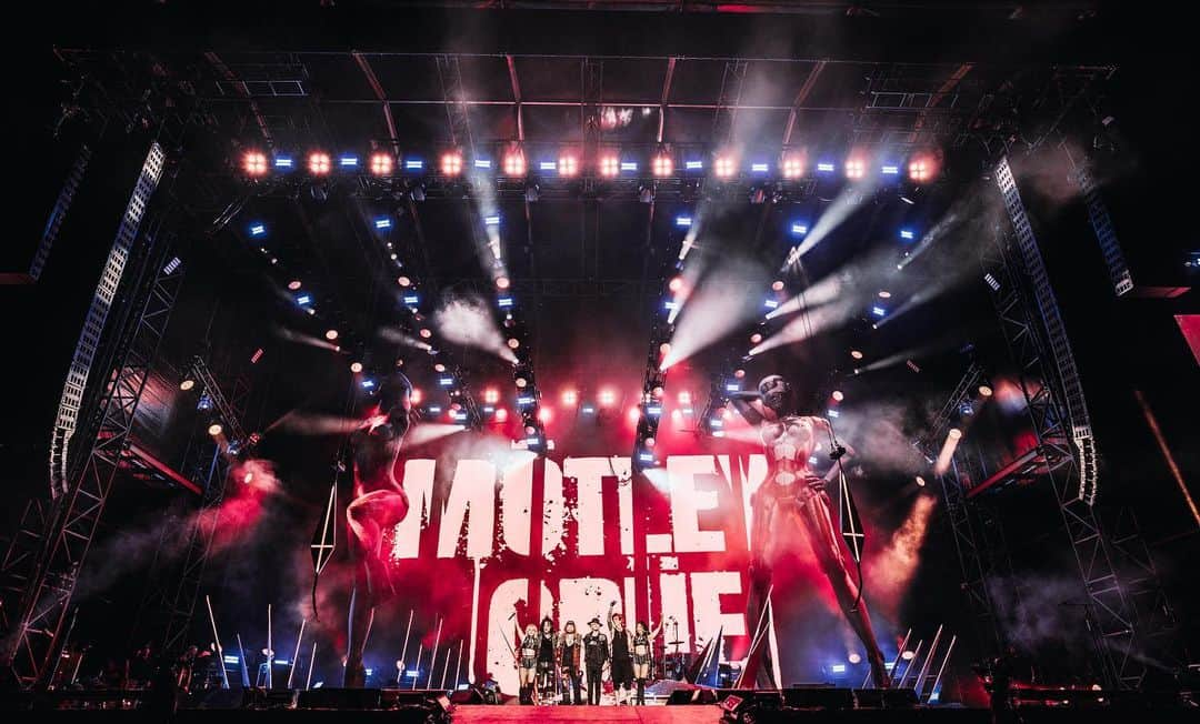 ヴィンス・ニールさんのインスタグラム写真 - (ヴィンス・ニールInstagram)「Lisbon was incredible, Thank you!  #mötleycrüe  📸 : @samshapiromedia」6月24日 13時45分 - thevinceneil