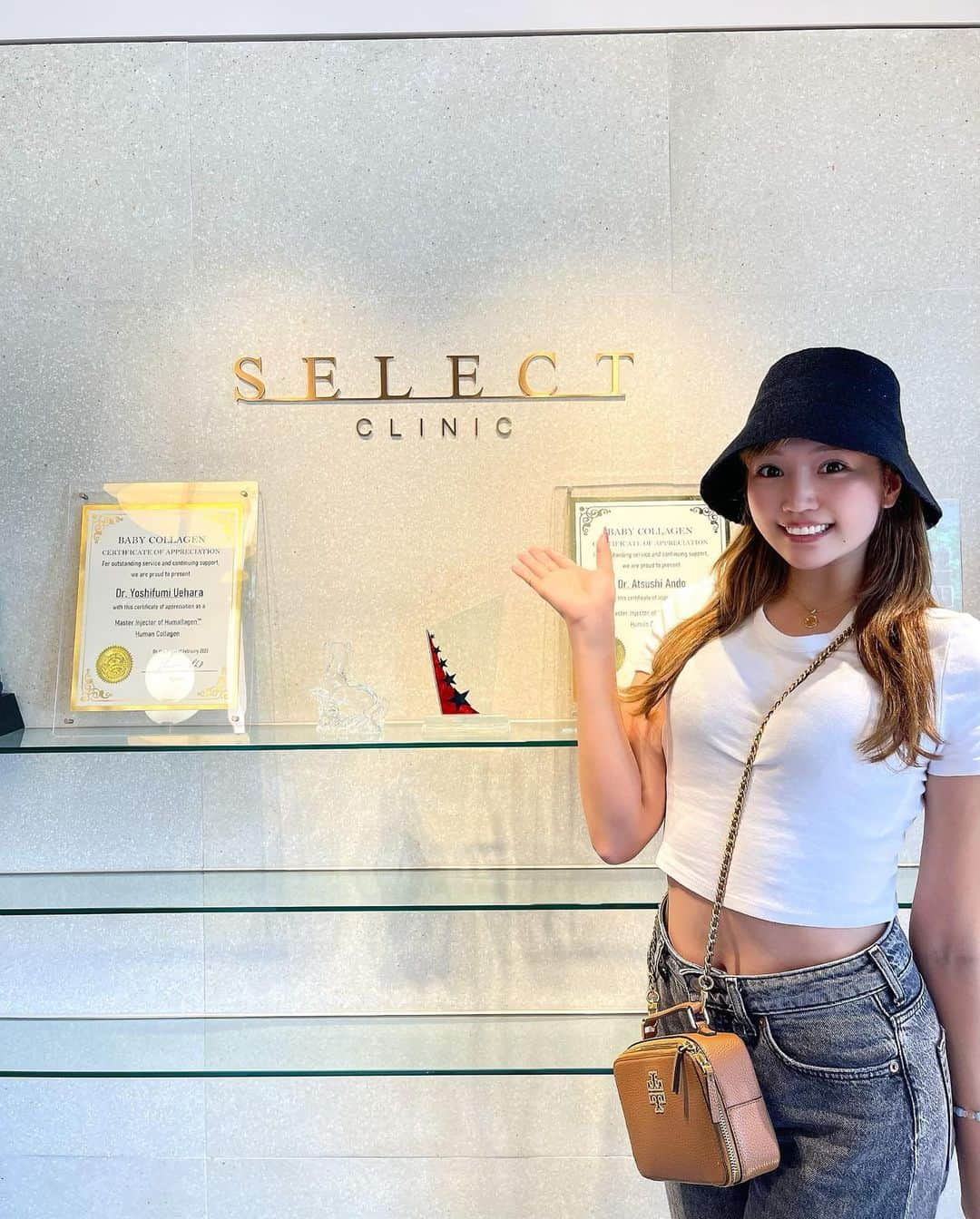 渡辺加和さんのインスタグラム写真 - (渡辺加和Instagram)「セレクトクリニック @selectclinic 🏥 ピコレーザー、ピコスポットのレポ✍️  昨日で施術して1週間経ちました✨✨✨  3年前にセレクトさんで一度そばかすを全部無くしてもらったのに、去年の夏にまた日焼けしすぎて頬骨にそばかすがたくさん出てしまいました💦（お化粧でいつも頑張って隠してた🙅‍♀️） クッションファンデのみとかやと、まぁまぁ目立つ程度のそばかす。  生まれつきたくさんそばかすがあった子供時代やったので、コンプレックスやったし まずこんな医療が発達する時代になると思ってなかったため、自分の肌がこんなにも綺麗になると思ってなくて🥲✨  写真はビフォーアフターの経過写真🤳 赤みがひどい1枚目は施術直後🥰 その次は2日目🥺 浴衣の写真は4日目でほとんどカサブタが取れかけの状態✨ 赤いポツポツ部分がそばかすの数🤭  今、全部取れてまったくの『無』です！！感動すぎる！！！😭🔥 そばかす、ほくろ、お肌について悩んでいる方はぜひ相談に行ってみてください😭✨  本当に、ありがとうございました Dr. @dr_ando 👨🏻‍⚕️✨ あすかさん @asucat524 👩🏻‍⚕️✨  #セレクトクリニック #SelectClinic #ピコレーザー #ピコスポット #そばかす #かずへー #ピコへー」6月24日 13時47分 - watanabekazue