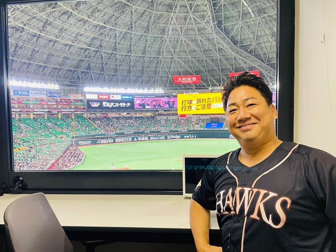 川原豪介さんのインスタグラム写真 - (川原豪介Instagram)「本日FBSで中継されますホークス対オリックス戦の副音声をさせて頂きます🎙️ HKTの山下エミリーちゃんと最上奈那華ちゃんも一緒です。 Z世代のアイドルとドラゴンボールZ世代のおじさんで盛り上げまーす。 聞いて下さーい⚾️ #hkt48  #山下エミリー  #最上奈那華  #ブルーリバー #ホークスダブルアニバーサリーデー  #副音声  #主音声は澤田君実況デビュー」6月24日 13時58分 - blueriver_kawa