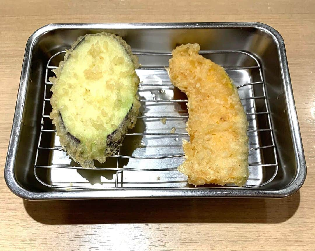 白鳥雪之丞さんのインスタグラム写真 - (白鳥雪之丞Instagram)「福岡9日目ランチ🤤🍤🦑  #お好み定食 #えび #いか #豚 #白身 #野菜3品 #塩辛 #天麩羅処ひらお #大名 #福岡」6月24日 14時07分 - yukinojoeshiratori