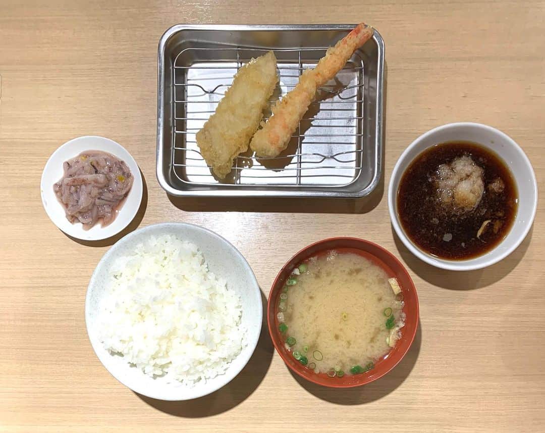 白鳥雪之丞さんのインスタグラム写真 - (白鳥雪之丞Instagram)「福岡9日目ランチ🤤🍤🦑  #お好み定食 #えび #いか #豚 #白身 #野菜3品 #塩辛 #天麩羅処ひらお #大名 #福岡」6月24日 14時07分 - yukinojoeshiratori