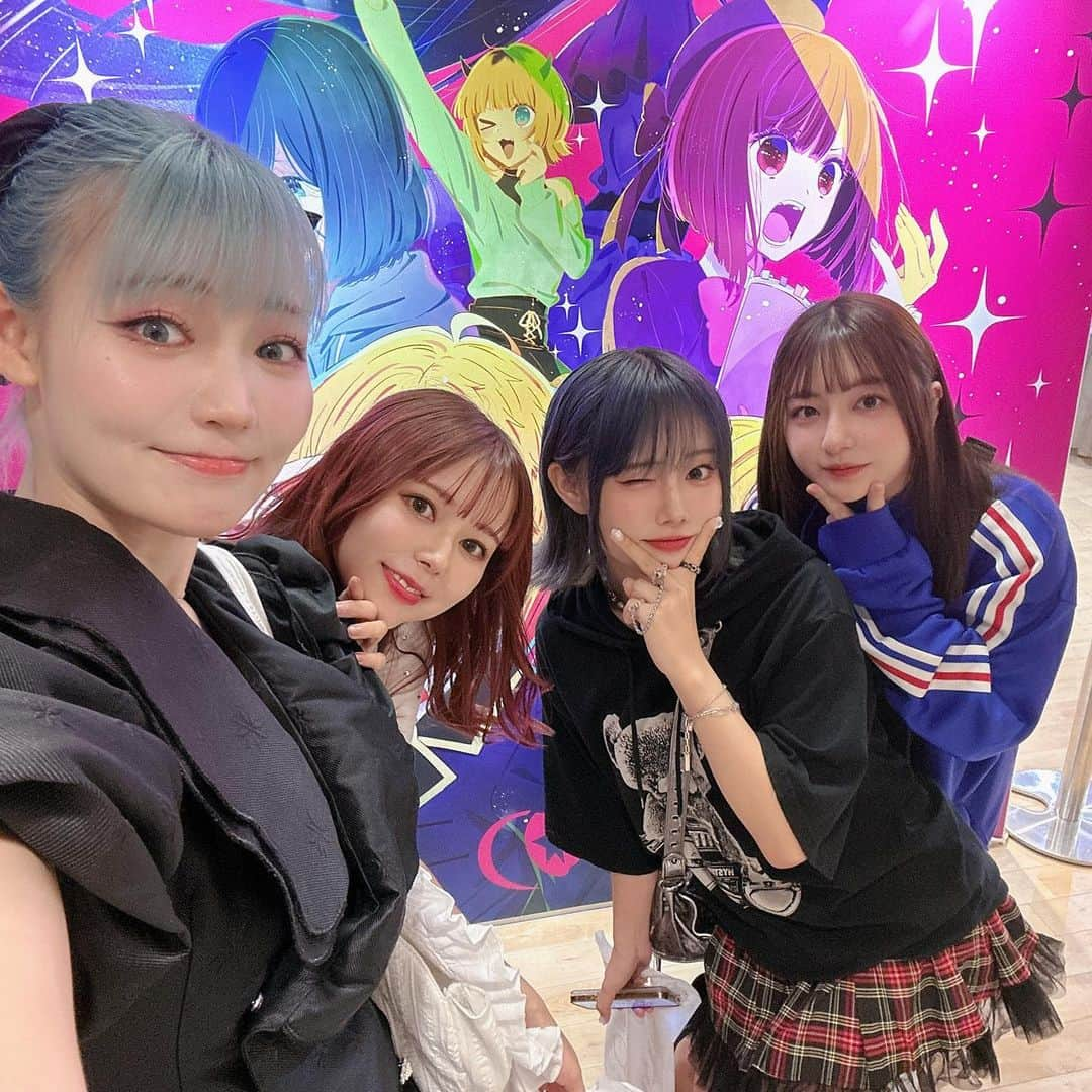 瑞稀ミキさんのインスタグラム写真 - (瑞稀ミキInstagram)「君は完璧で究極のアイドル♡  展示会には赴かないタイプのアニメ好きだったのですが、「推しの子」への気持ちはいつのまにか愛に変わってたので行きました꒰⑅•͈o•͈⑅꒱  アイがメインだったので主に１話についての内容になってて 心臓ギュ、涙ぼやぼや不可避でしたワ… 原画をたくさん見ることができて、アイの瞳の輝きを表現するこだわりがすんごかったのが感動😭😭😭 「あのシーン」が再現されてて(6枚目)素晴らしっ！と感じるとともに、 現実世界に繰り広げられることで、より感情がリアルになってしまうので「なんでこんな…なんでこんなことするんや…ああああ😭」みたいな気持ちにもなりました(老害)  アイへの崇拝の気持ちが深まってしまった 🙏 ぁぃちゃんを中心に苺プロ同好会を結成したので(うじたまちゃん、みずきちゃん)これからの活動も楽しみ  オタ活は楽しい 全力でやっていきたいわね」6月24日 14時03分 - mikichujpn