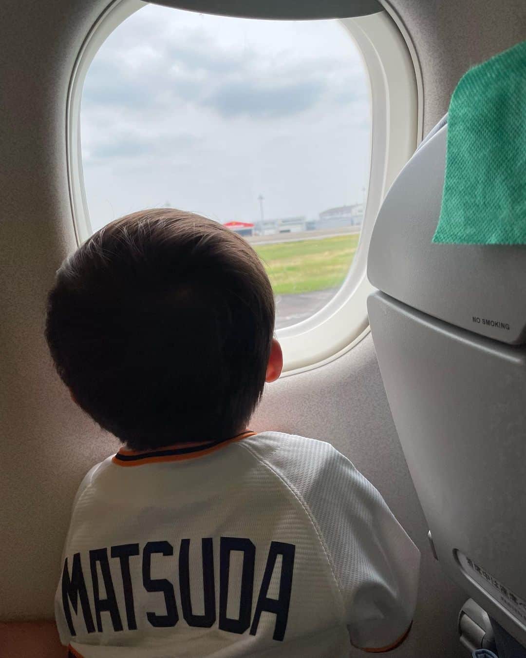 丹羽真由実さんのインスタグラム写真 - (丹羽真由実Instagram)「. 早いものでプロ野球交流戦が終わり、 リーグ戦が再開しました⚾️  今年も交流戦観に行きましたよー‼️ 載せそびれる前に載せまーす。  先日、家族で行った福岡旅行✈️ 熱男ファンの息子は 家から松田くんのユニフォームを着て (今年の沖縄キャンプで作ったジャイアンツver) PayPayドームに向かう気合いの入れようでした😆  PayPayドームは、 ホークス担当の頃に通い詰めた球場です。 ベンチリポーターやヒーローインタビューの 数えきれない思い出が❗️ ここでお酒を飲みながら野球を観るのは 今でもなんだか慣れませんね🤭  #baseball #野球 #野球観戦 #プロ野球 #野球好きな人と繋がりたい #ホークス #ジャイアンツ#福岡 #福岡旅行 #福岡paypayドーム #ホークスファンと繋がりたい #男の子ママ #松田宣浩ファン #熱男」6月24日 14時19分 - mayumi_niwa