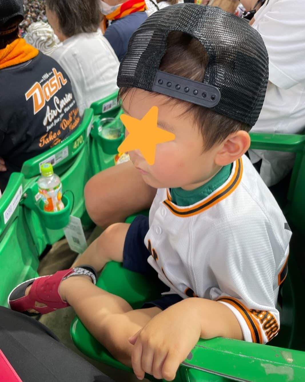 丹羽真由実さんのインスタグラム写真 - (丹羽真由実Instagram)「. 早いものでプロ野球交流戦が終わり、 リーグ戦が再開しました⚾️  今年も交流戦観に行きましたよー‼️ 載せそびれる前に載せまーす。  先日、家族で行った福岡旅行✈️ 熱男ファンの息子は 家から松田くんのユニフォームを着て (今年の沖縄キャンプで作ったジャイアンツver) PayPayドームに向かう気合いの入れようでした😆  PayPayドームは、 ホークス担当の頃に通い詰めた球場です。 ベンチリポーターやヒーローインタビューの 数えきれない思い出が❗️ ここでお酒を飲みながら野球を観るのは 今でもなんだか慣れませんね🤭  #baseball #野球 #野球観戦 #プロ野球 #野球好きな人と繋がりたい #ホークス #ジャイアンツ#福岡 #福岡旅行 #福岡paypayドーム #ホークスファンと繋がりたい #男の子ママ #松田宣浩ファン #熱男」6月24日 14時19分 - mayumi_niwa