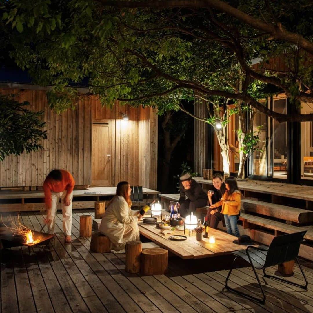 川上俊のインスタグラム：「[interview] Designing for Regeneration in Yakushima「環境再生をデザインする」 | Curiosity https://r100tokyo.com/curiosity/essence/230601/ @r100_tokyo   屋久島で3日間ファミリーで過ごしインタビュアーとして、「循環」「共生」「QOL」などをキーワードに、Sumu Yakushima を設計した 小野さん に話を聞いています。  自然の循環について、 人と自然との共生について、 デザインやQOLについて。  たくさんの学びと、 これからのインスピレーションもらいました。  #shunkawakami #regenerative #sustainability」