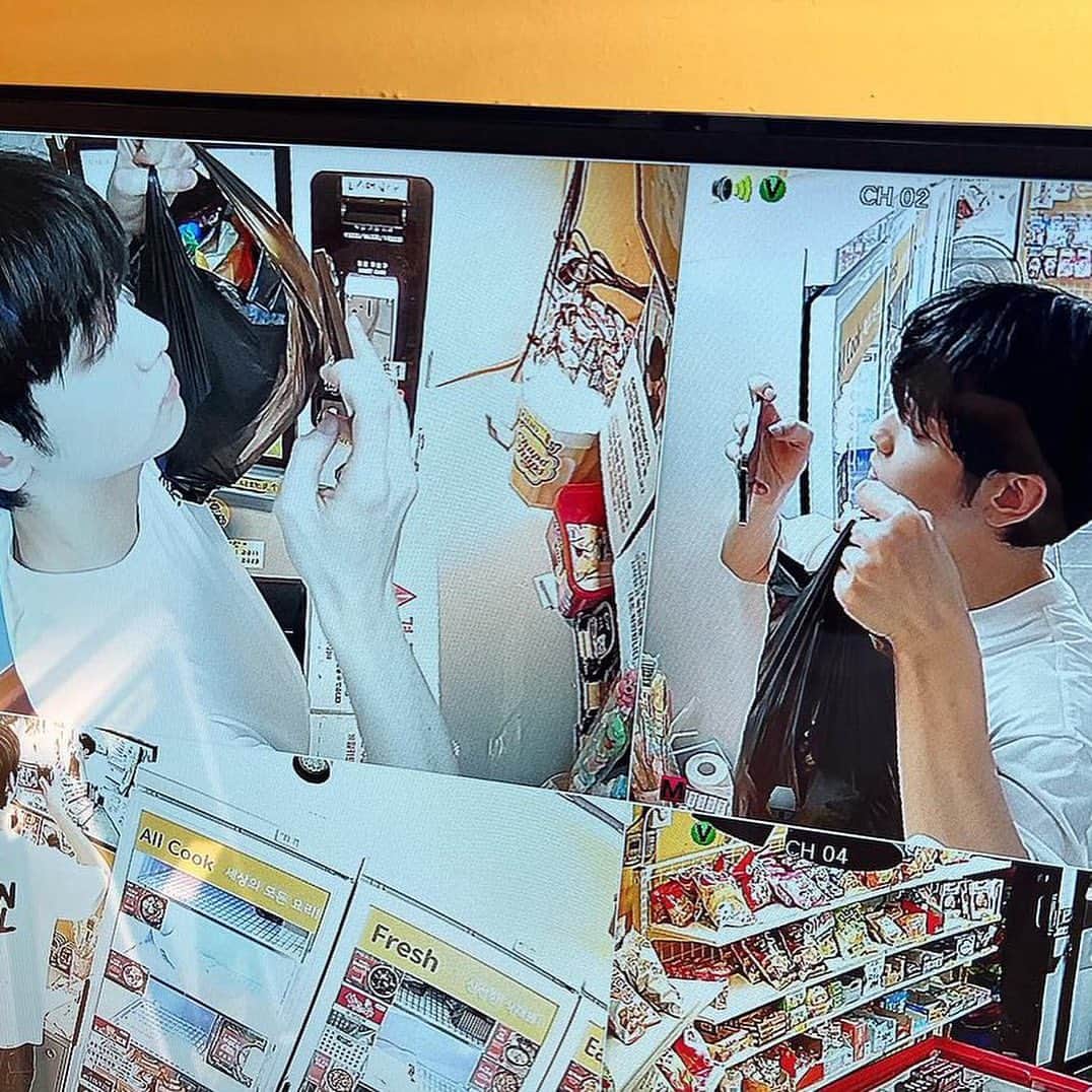 スビンさんのインスタグラム写真 - (スビンInstagram)「여름밤 산책🍦」6月24日 14時22分 - page.soobin