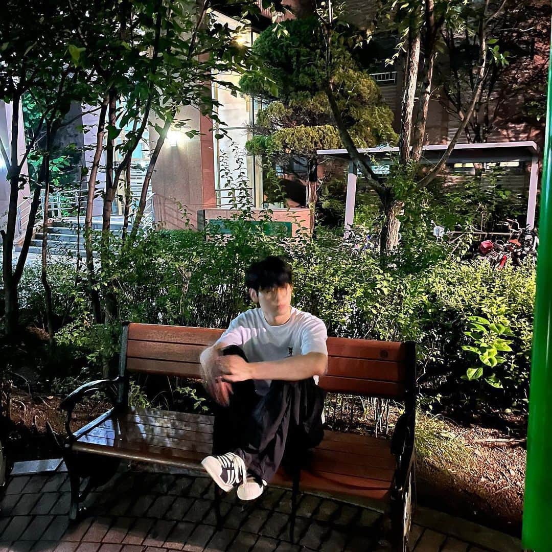 スビンさんのインスタグラム写真 - (スビンInstagram)「여름밤 산책🍦」6月24日 14時22分 - page.soobin
