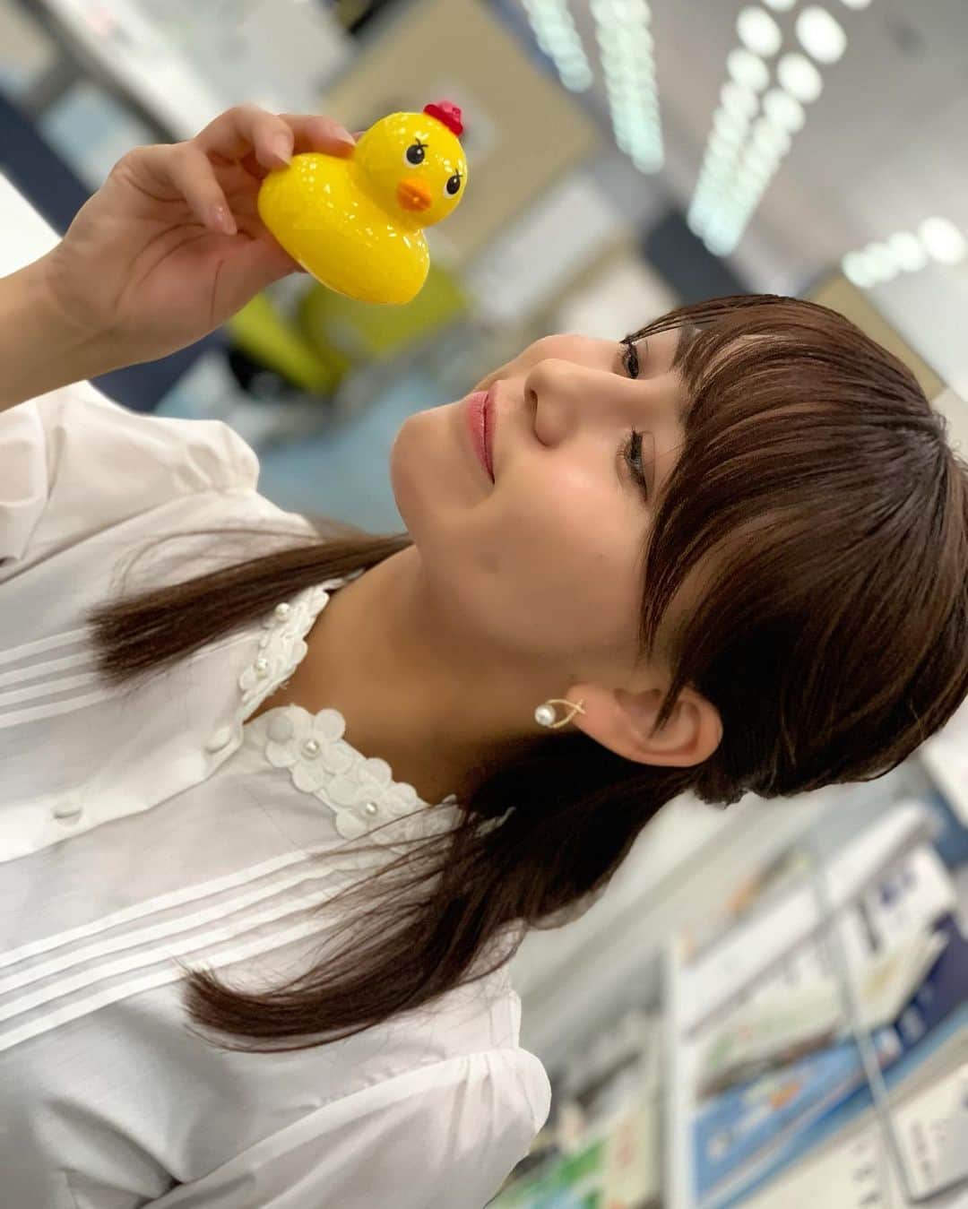 藤井由依さんのインスタグラム写真 - (藤井由依Instagram)「ぴよちゃん🐣  .  昔からひよこが大好きで、 家にはあらゆるひよこグッズがあります🐥  集中した時に口を尖らす癖があって.... その姿がひよこみたいと言われたからひよこオタクになりました🐤  今日からこの子も我が家のひよちゃんずに仲間入りです🐣🐥🐤   #ひよこ  #ひよこ好き   #2枚目はひよこの真似🐥」6月24日 14時27分 - fujii_yui_777