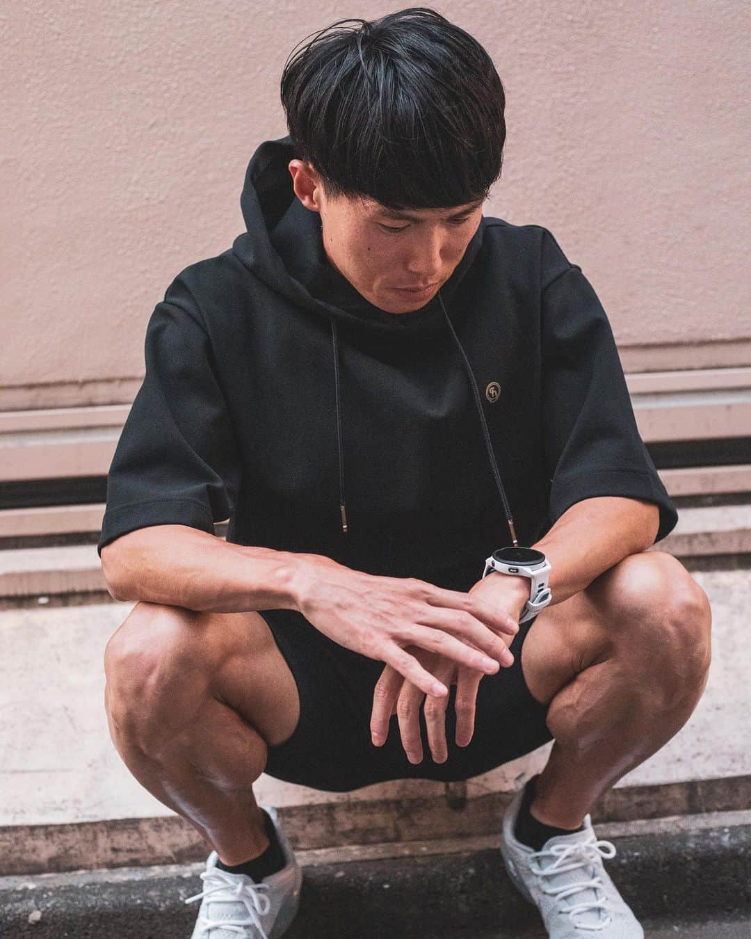 高久龍さんのインスタグラム写真 - (高久龍Instagram)「シンプルで格好良いランニングウェア。 特にフードにこだわりを感じました。  @charbon_running   #running #marathon #runningwear  #charbon_running #PR」6月24日 14時35分 - ryu.t218