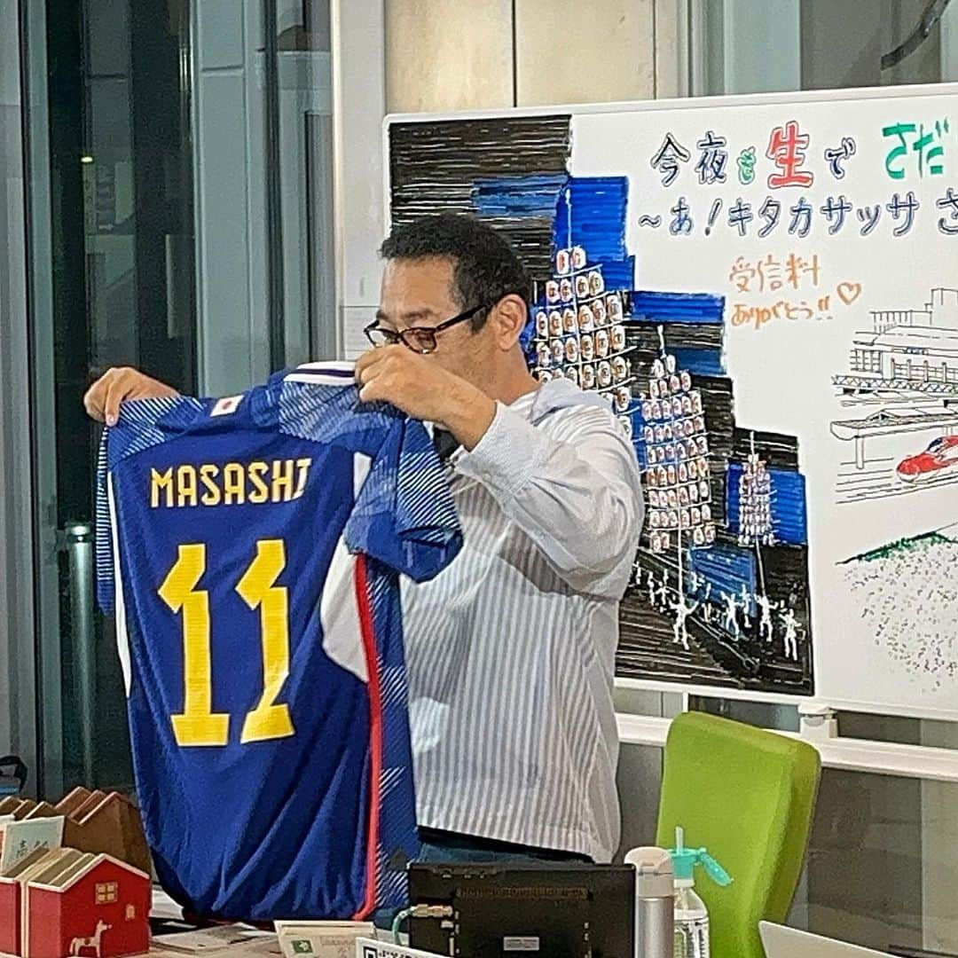 さだまさしさんのインスタグラム写真 - (さだまさしInstagram)「ありがとう森保監督⚽️ 日本代表ユニフォーム🇯🇵 しかも直筆サイン入り✨ 凄く嬉しいです。 本当にありがとうございました。 . #森保一  #サッカー日本代表  #日本代表ユニフォーム  #生さだ #今夜も生でさだまさし  #さだまさし #sadamasashi #nhk秋田放送局」6月24日 14時51分 - sada_masashi