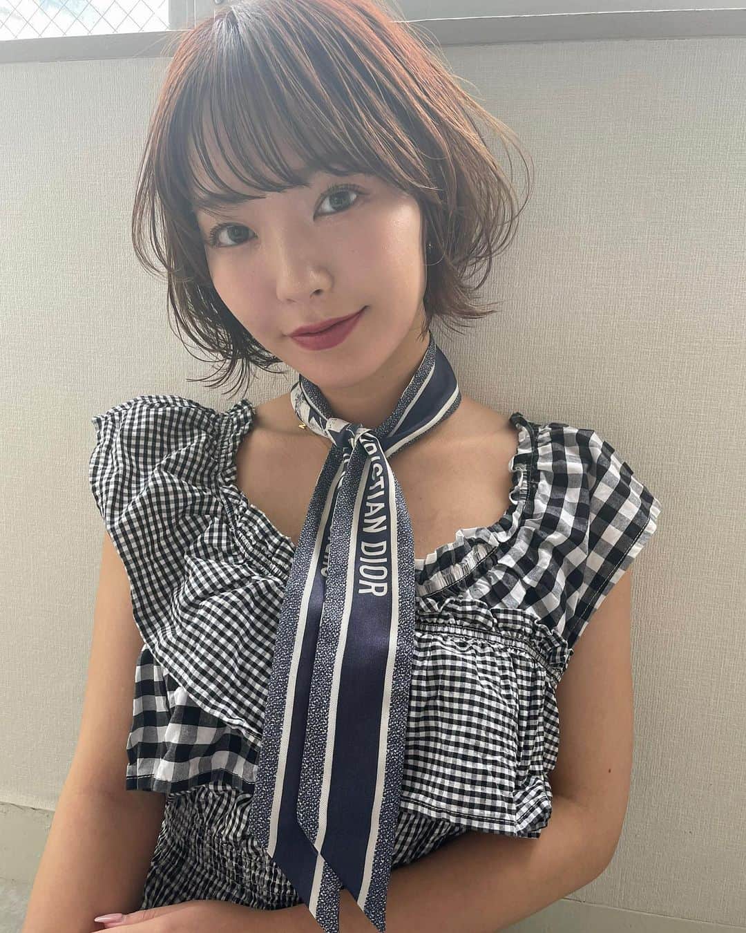 安原舞のインスタグラム：「夏〜〜🐠🐠  可愛いヘアスタイルにしてもらった〜！✂️💕 @dayshairdesign  @days.sayaka   ⁡ ⁡ ⁡ #サロモ#関西サロモ#撮影依頼募集中#関西サロンモデル#サロンモデル募集#サロンモデル#夏コーデ#ショートヘア#ショートヘアアレンジ#ショートカット#ショート女子」