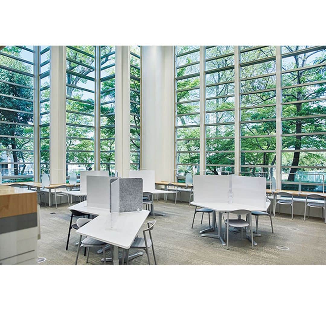 UOMOさんのインスタグラム写真 - (UOMOInstagram)「【最高すぎる大人の週末】 文化系男子が訪れるべき「建築がアツい図書館」6選  外出先に迷う雨の日。文化系男子に推したいのが、建築がアツい図書館だ。モデルであり、建築士の資格をもつ髙橋義明が、昨年7月に開業した石川県立図書館を雨の中、訪問。  01：【石川】石川県立図書館 02：【高知】梼原町立図書館（雲の上の図書館） 03：【東京】杉並区立中央図書館  #大人の週末 #図書館 #髙橋義明 #石川県立図書館 #梼原町立図書館 #雲の上の図書館 #杉並区立中央図書館 #uomo #uomo_magazine #webuomo」6月24日 15時00分 - uomo_magazine