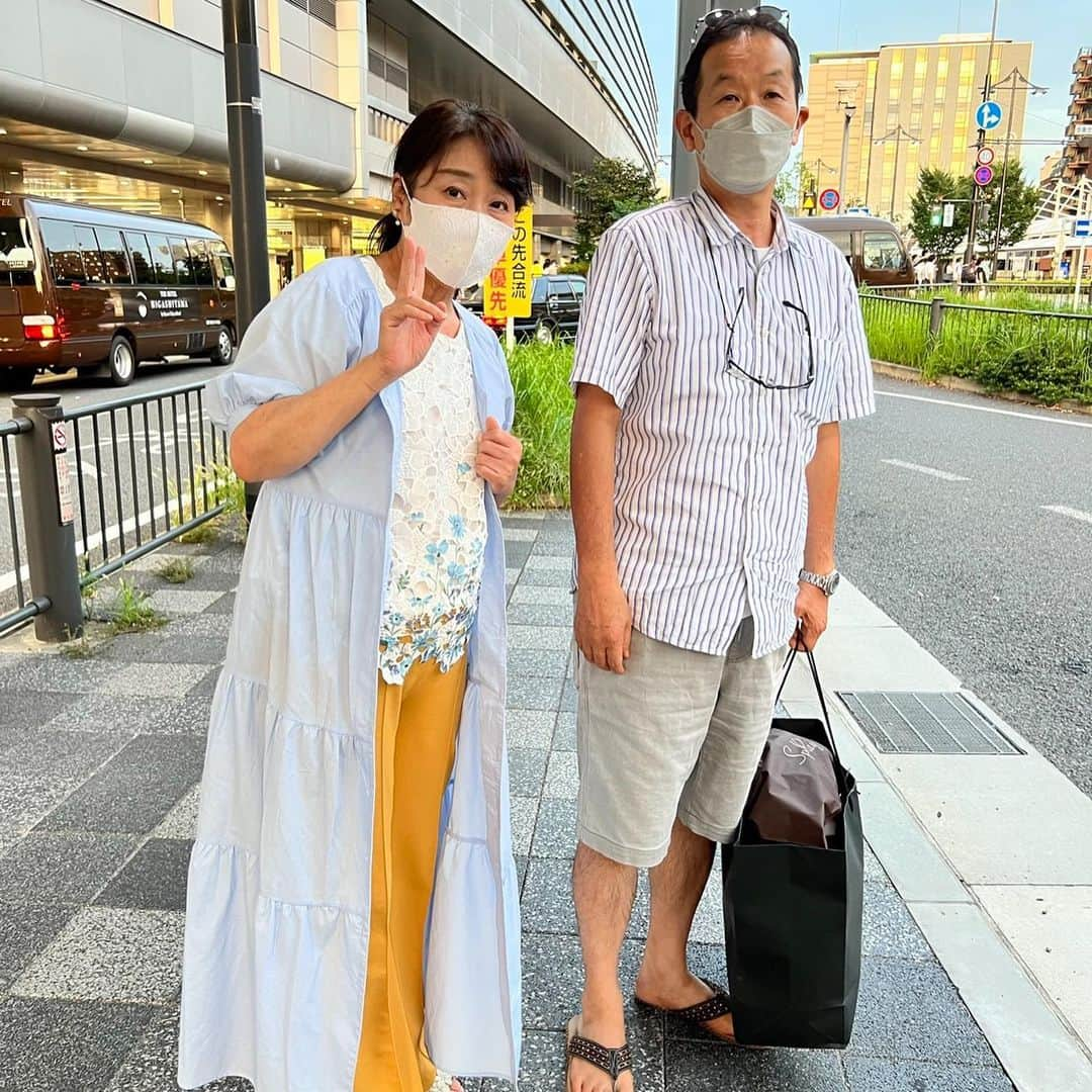 夏目亜季さんのインスタグラム写真 - (夏目亜季Instagram)「【おかんの誕生日🐇🎂】  また家族旅行連れて行くね🫡  4-6月はパパの誕生日、母の日、父の日、おかんの誕生日で出費が笑 さっき62400円送金した🎂 パパにはニューモとまくら贈った🎂  はぴば🥰  #トマオニ　#トマオニアンバサダー #城崎温泉 #japanesegirl #japan #kyototravel #kyotojapan  #kyōto  #還暦祝い #還暦 #60歳に見えない #60歳  #ワンピースコーデ #ワンピース #japaneseidol  #舞鶴 #京都 #かめらすきな人と繋がりたい #撮影  #beauty #東京カメラ部 #京都府 #舞鶴市 #夏目亜季 #歌手  #講演家 #ヘルプマーク #全身性エリテマトーデス」6月24日 14時53分 - ochame_akichin