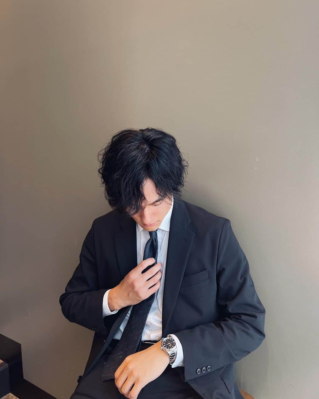 大須賀崇さんのインスタグラム写真 - (大須賀崇Instagram)「🥱👔☕️ #suit #menssuits」6月24日 17時50分 - taxin