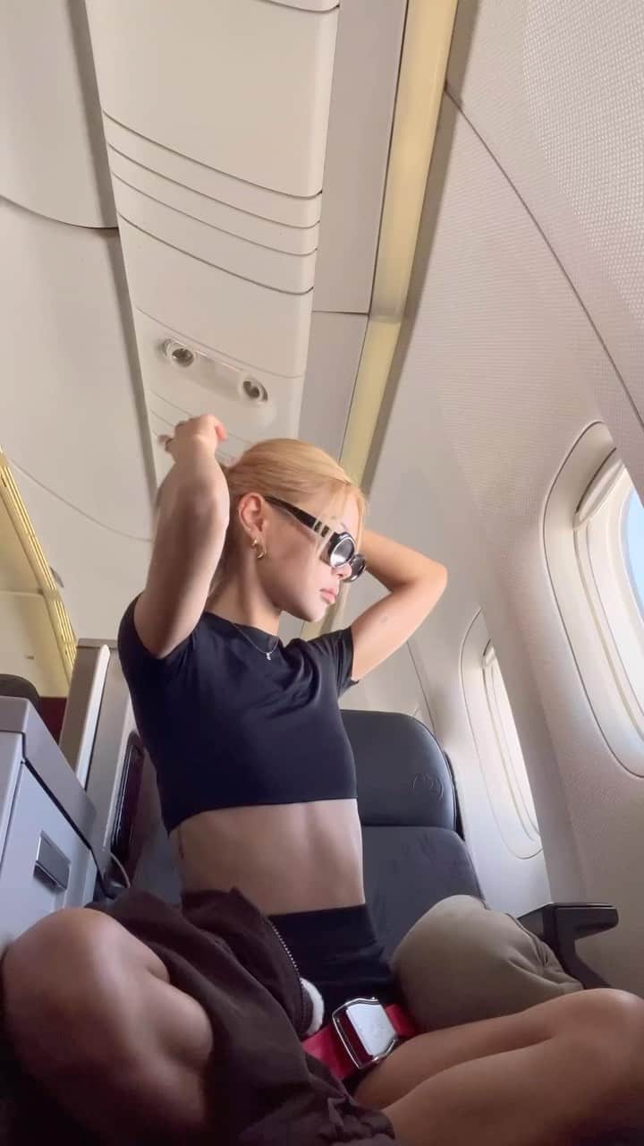 リリーマイマックのインスタグラム：「Flying with @turkishairlines 🇹🇷 the food the service, the movie selection 👏🏼👌🏼💯  Thank you @modelistemagazine」