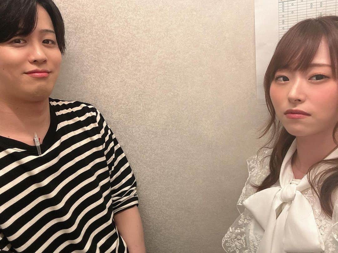 花奈澪さんのインスタグラム写真 - (花奈澪Instagram)「劇作家の話。  なんか気付いたら終わって2週間も経ってました。 なるやの役者休業公演。 私を嫁役に選んでくれてありがとう。 あ、元だけど。  母親役をやるのはとても新鮮でした。 なるややカドショーと 実年齢の上の役をこうしてやって。 なんかすごく良いなって思った。  生きてきたよね、我々。  実年齢より若い役をやるのも勿論楽しいけれど、経験してない人生を演じることこそ"ああ、芝居してるなぁ"って感じる。  全てのシーンで、ああ芝居してるなぁって感じられる、好きな会話が沢山あったな。 お芝居ってやっぱ楽しいなって思わせてくれました。  ありがとうね家族。  #劇作家の話」6月24日 15時43分 - namio_dao