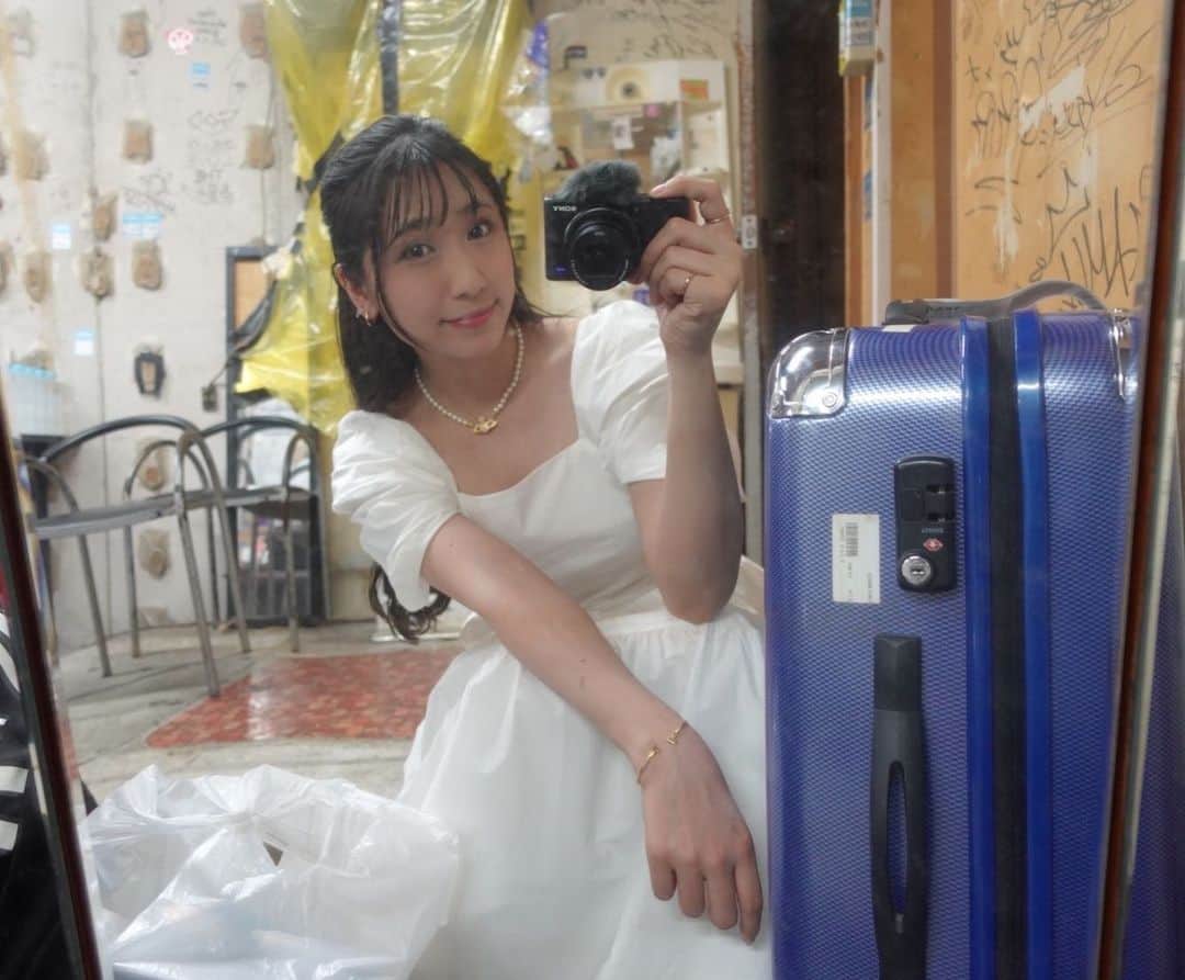 のインスタグラム：「#マチアソビ DJナイトの時のお写真യꕤ ⁡ ライブハウスの控室の壁は面白いですよね( Ꙭ)! ⁡  *⋆꒰ঌ┈┈┈┈┈┈┈┈┈໒꒱⋆*  #写真 #photo  #filmcamera #natural  #smile  #filmphotography #film #フィルムカメラ #anime  #manga #comic #model  #voiceactor #voiceactress #配音演员 #声優 #Japan #kawaii #kawaiigirl #model  #小見川千明  #小千姬 #귀여워 #셀스타그램 #셀카 #여행  #文学 #邪神ちゃんドロップキック  #royalparty  ⁡  *⋆꒰ঌ┈┈┈┈┈┈┈┈┈໒꒱⋆*」