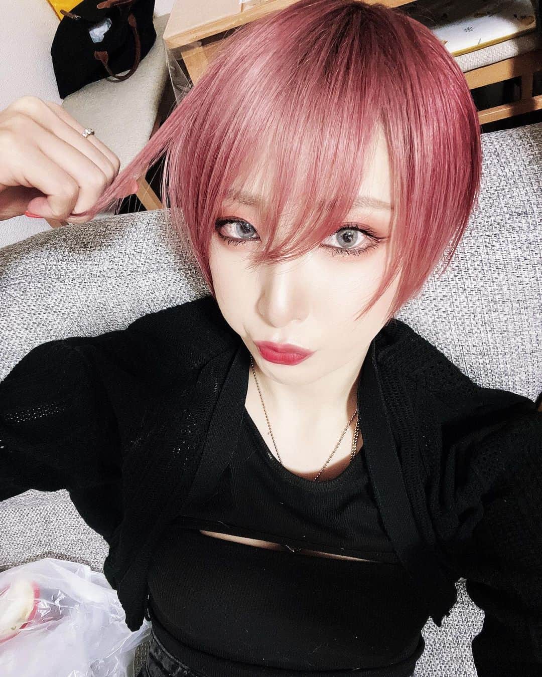 のインスタグラム：「祝㊗️🎊 フォロワー3万人突破🎊🎊 いつも応援していただき、 心より感謝申し上げます。 嬉しいです😢うううううう ありがとうございます😭 よーしっ もっと頑張るぞーーーー😤💪」
