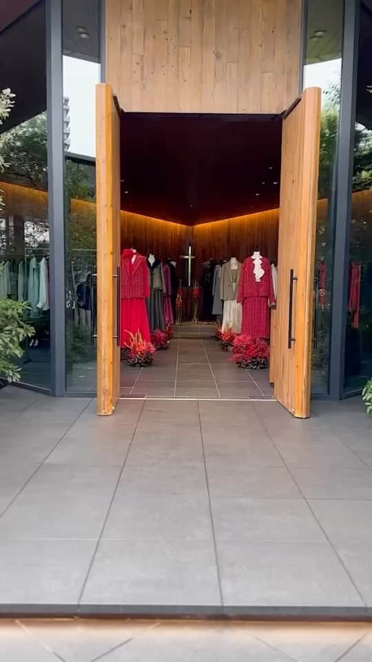 大井健のインスタグラム：「DEPAREILLE（デパリエ）の展示会 渋谷のTRUNK HOTEL チャペルにて  建築と服飾のマリアージュ 素敵な空間です  どんな音楽が似合うかな」