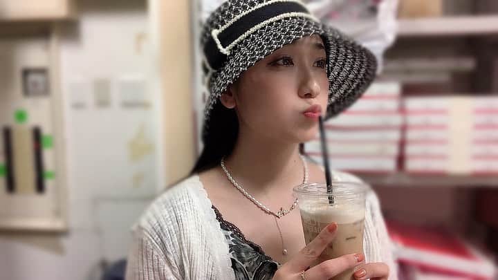 小見川千明さんのインスタグラム写真 - (小見川千明Instagram)「時代錯誤なお洋服が好きです🐇🤍 ⁡  *⋆꒰ঌ┈┈┈┈┈┈┈┈┈໒꒱⋆*  #写真 #photo  #filmcamera #natural  #smile  #filmphotography #film #フィルムカメラ #anime  #manga #comic #model  #voiceactor #voiceactress #配音演员 #声優 #Japan #kawaii #kawaiigirl #model  #小見川千明  #小千姬 #귀여워 #셀스타그램 #셀카 #여행  #文学 #朗読  #太宰治   *⋆꒰ঌ┈┈┈┈┈┈┈┈┈໒꒱⋆*」6月24日 16時00分 - chiaki_omigawa