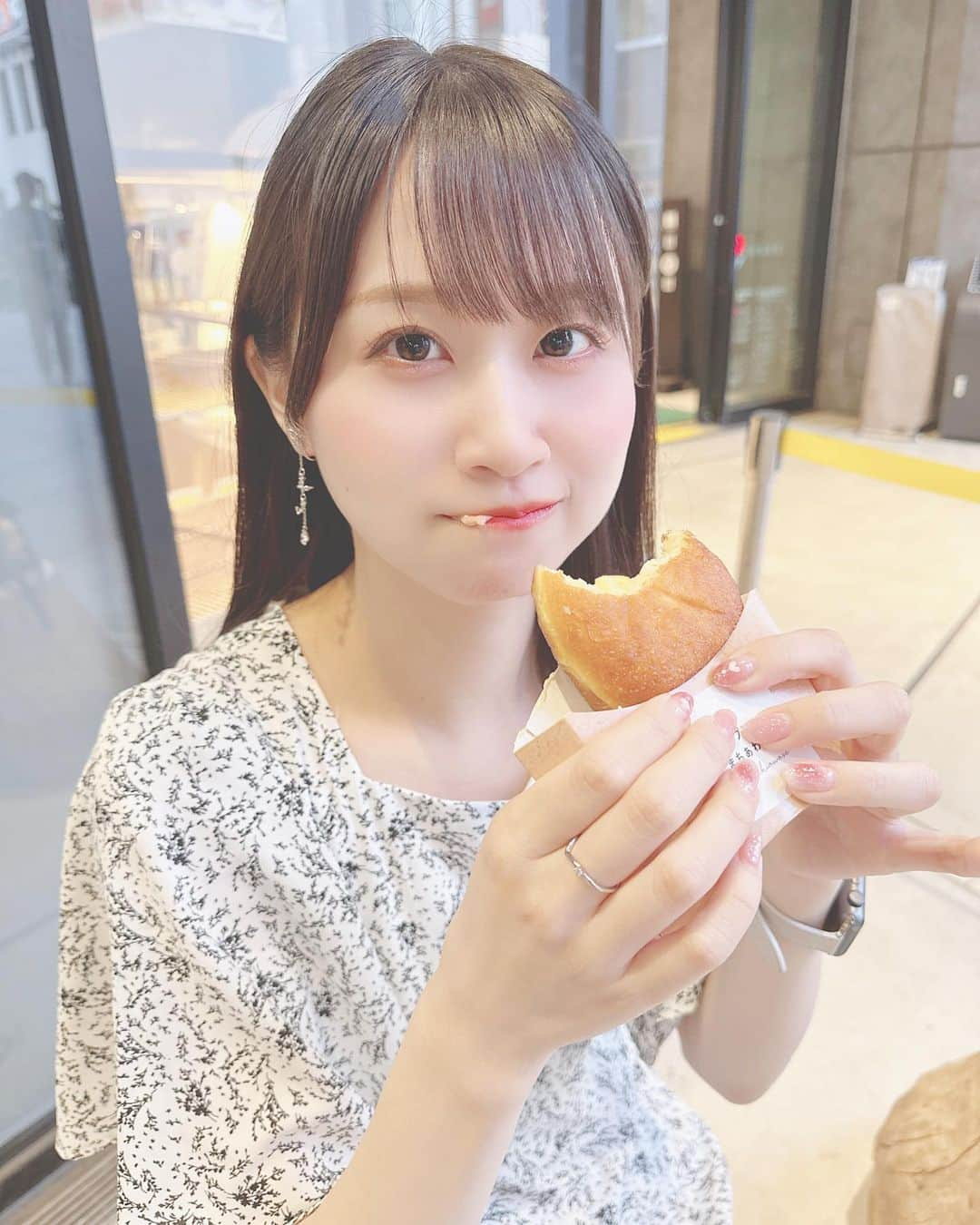 八木沙季さんのインスタグラム写真 - (八木沙季Instagram)「🤍🤍  ドーナツ大好き🍩 あとちょっと小指が気になりますね😀  #パンとエスプレッソとまちあわせ  #渋谷カフェ」6月24日 16時06分 - saki_yagi531