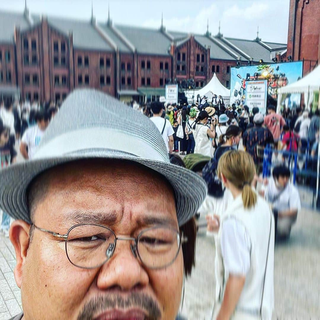 中沢ノブヨシさんのインスタグラム写真 - (中沢ノブヨシInstagram)「友人のバッキングヴォーカルは、 買ってでもやりたい！！  という事で、 Chozen lee & The BANG ATTACK  で、 横浜レゲエ祭！！  気候も丁度ようくて最高！！  盛り上げて行きまっせ！  #中沢ノブヨシ #中沢ノブヨシofficial #中沢gatzノブヨシ #chozenlee #bangattack #横浜レゲエ祭 #soul #music」6月24日 16時21分 - nobuyoshinakazawa