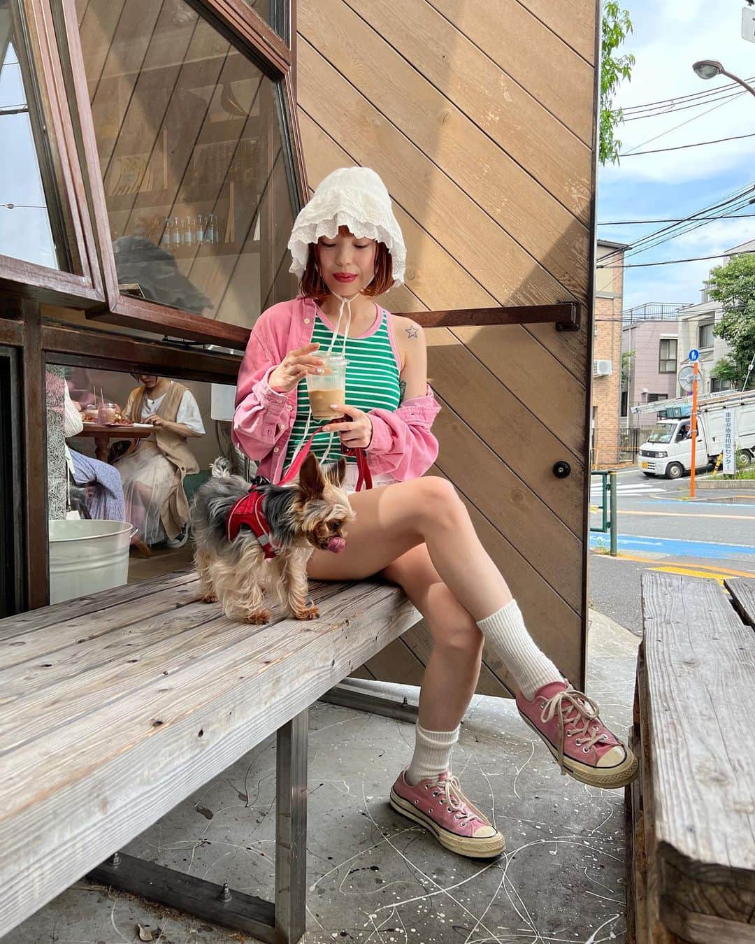 瀬戸あゆみさんのインスタグラム写真 - (瀬戸あゆみInstagram)「Allways brunch🥐🍀🎀🤍  ピンクとグリーンの組み合わせ、だいすき！ ボーダーカップ付きアメスリ、今年の夏はたくさん着ちゃう🍭 @dear_sisterhood   レースの帽子は @candystripper_official 🌼👶🏻 意外と色んな洋服のテイストに合うからお気に入り。  #ayumi_outfit」6月24日 16時29分 - setoayumi