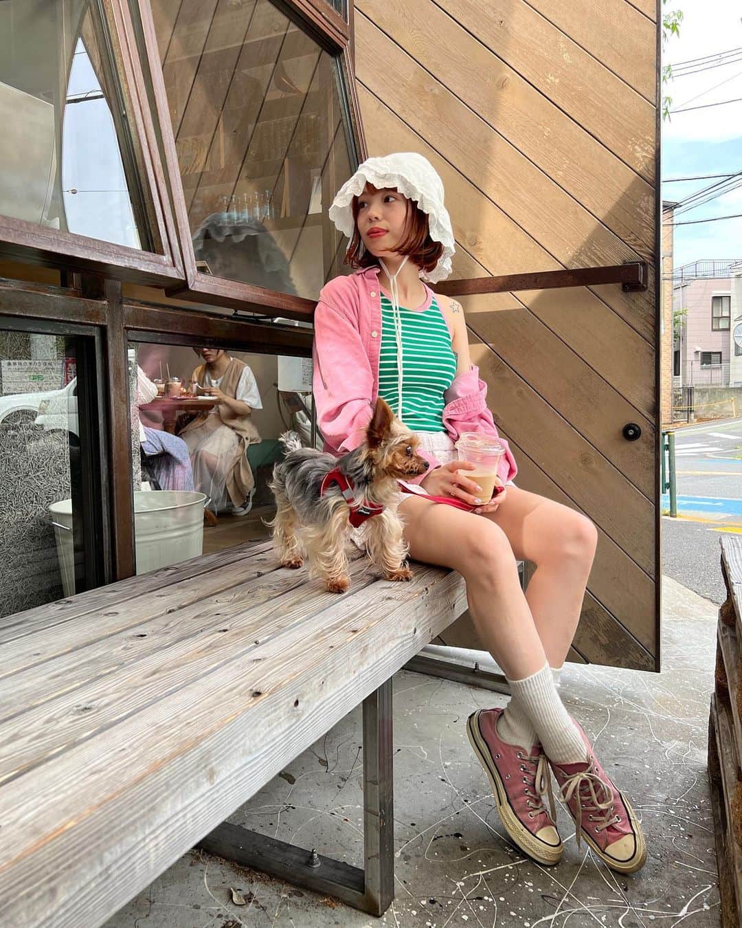 瀬戸あゆみさんのインスタグラム写真 - (瀬戸あゆみInstagram)「Allways brunch🥐🍀🎀🤍  ピンクとグリーンの組み合わせ、だいすき！ ボーダーカップ付きアメスリ、今年の夏はたくさん着ちゃう🍭 @dear_sisterhood   レースの帽子は @candystripper_official 🌼👶🏻 意外と色んな洋服のテイストに合うからお気に入り。  #ayumi_outfit」6月24日 16時29分 - setoayumi